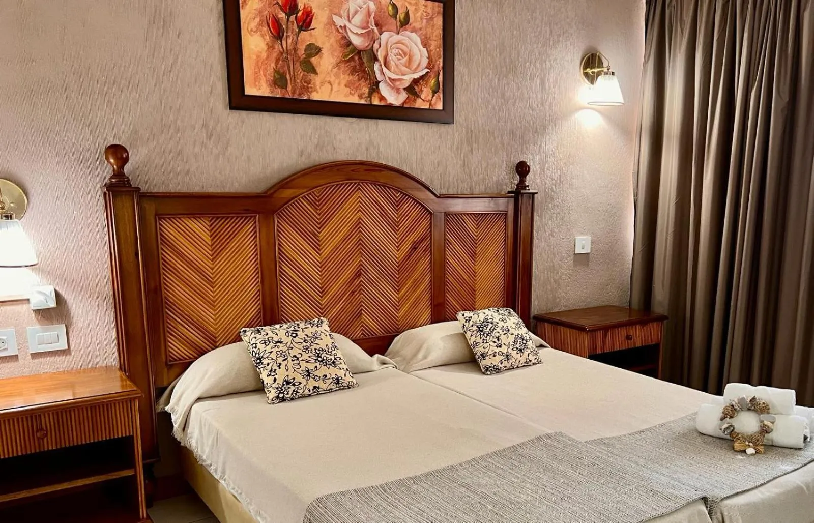 Decorative detail, Bed in Hotel Atlántico Centro