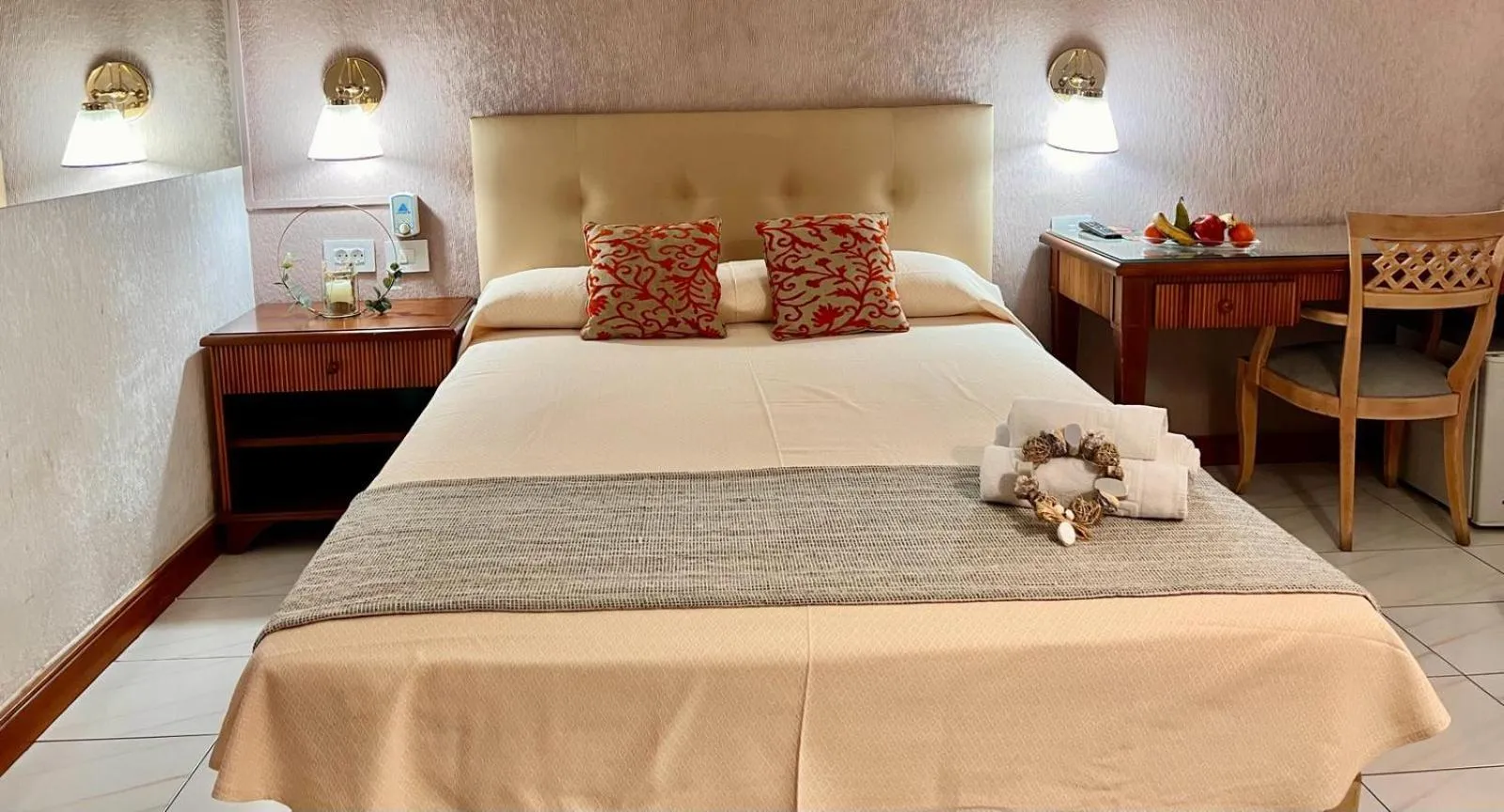 Decorative detail, Bed in Hotel Atlántico Centro