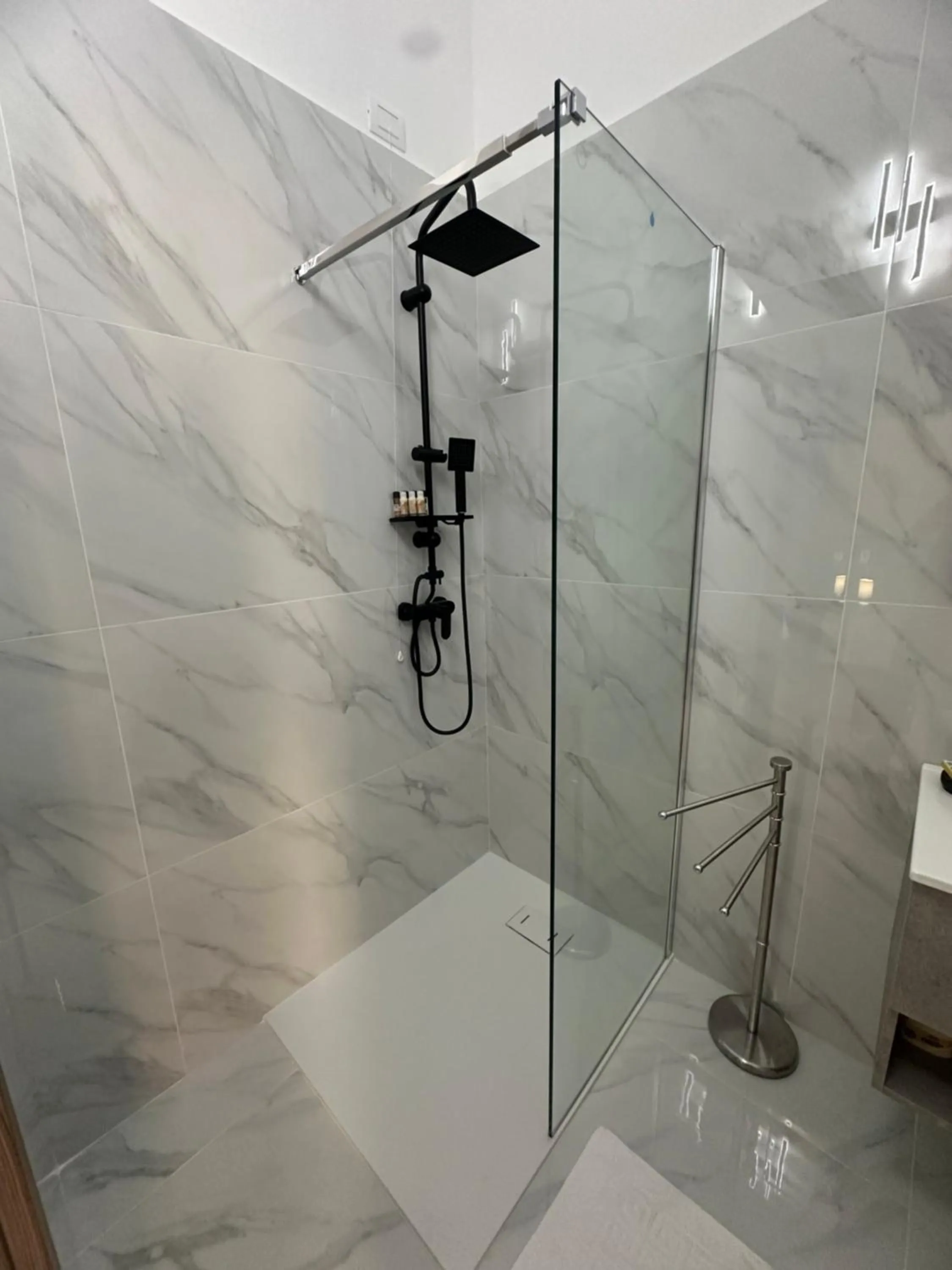 Shower in Emerella Luxury Suites-Siderno Lungomare