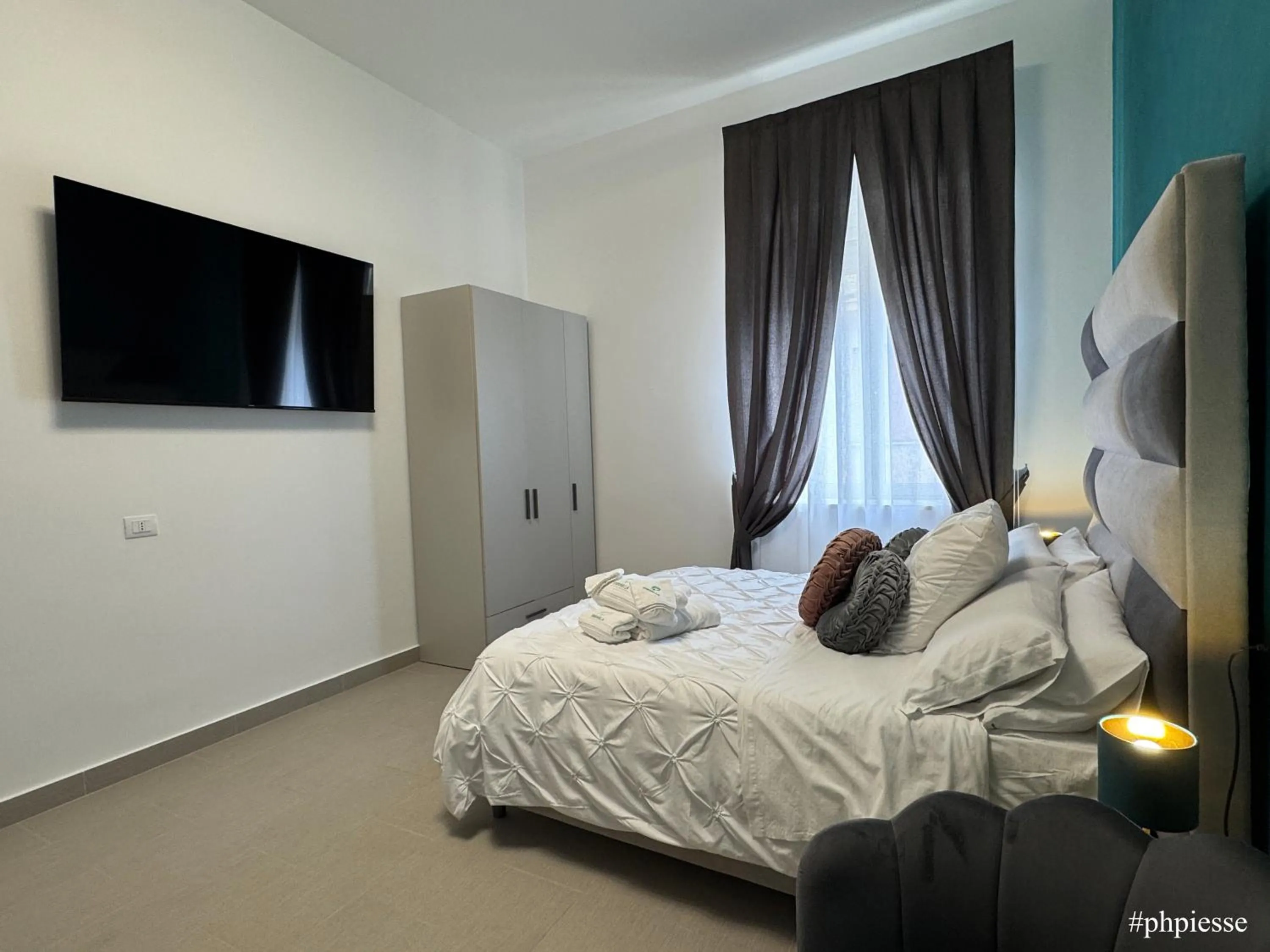 Photo of the whole room, Bed in Emerella Luxury Suites-Siderno Lungomare