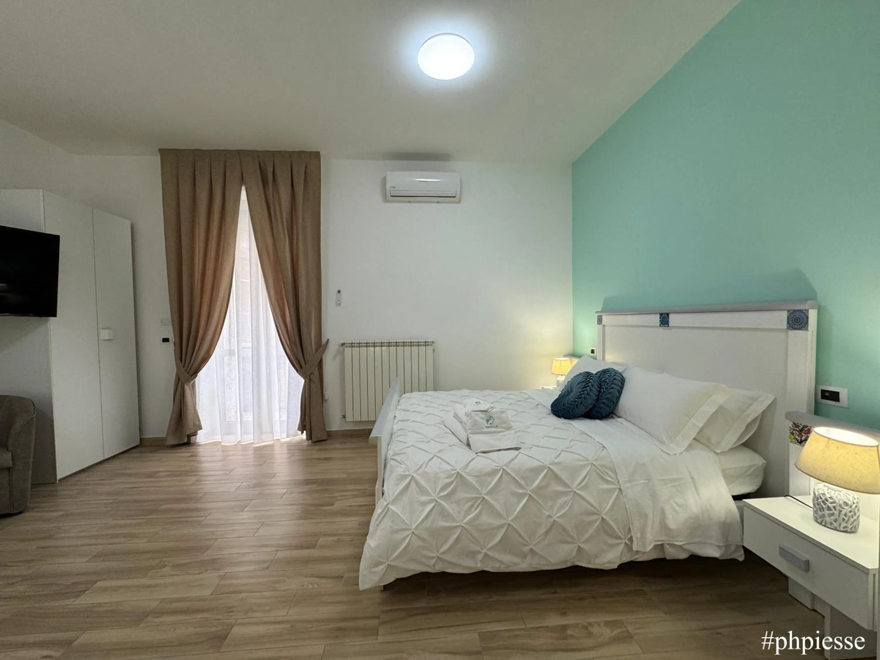 Bedroom, Bed in Emerella Luxury Suites-Siderno Lungomare