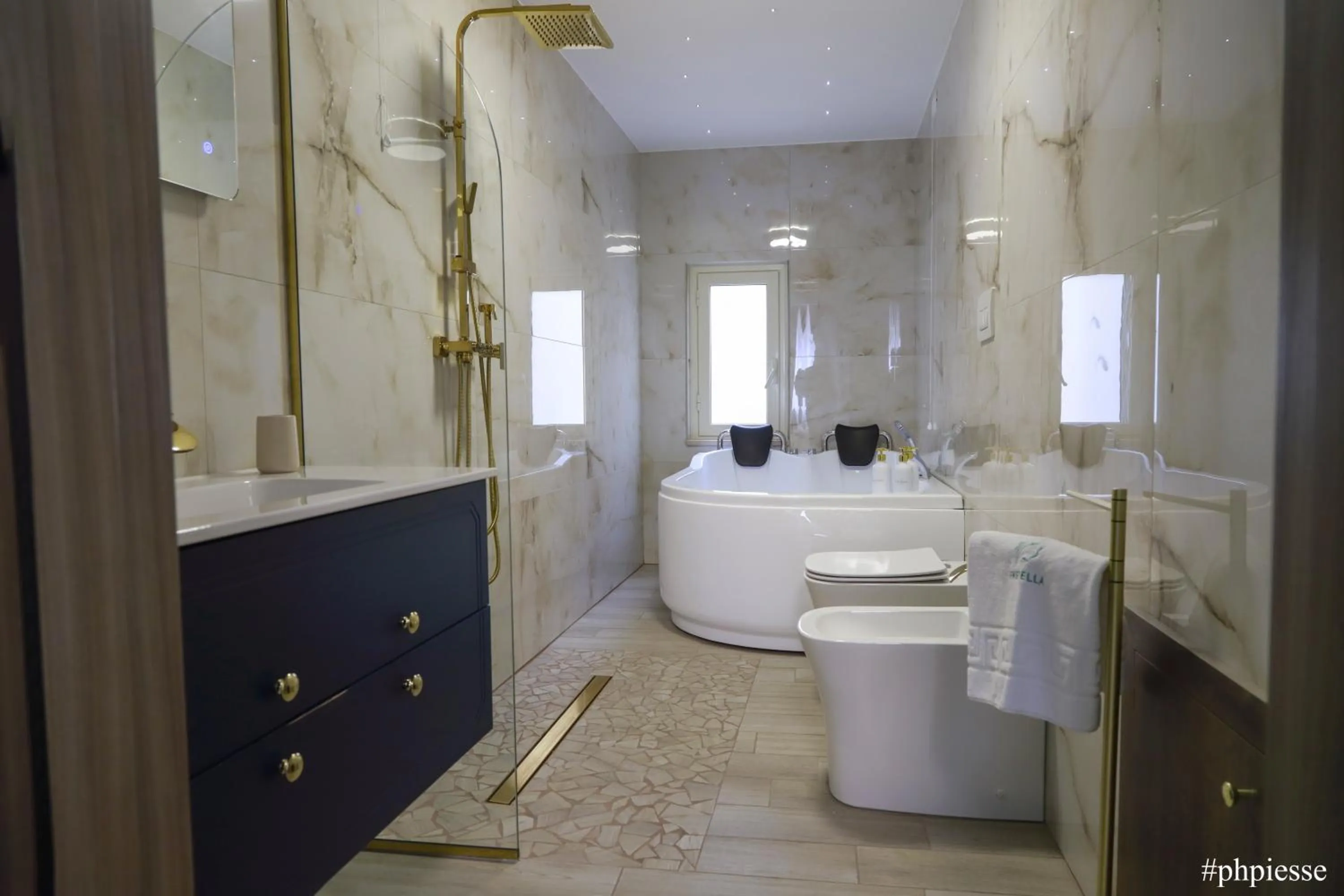 Bathroom in Emerella Luxury Suites-Siderno Lungomare