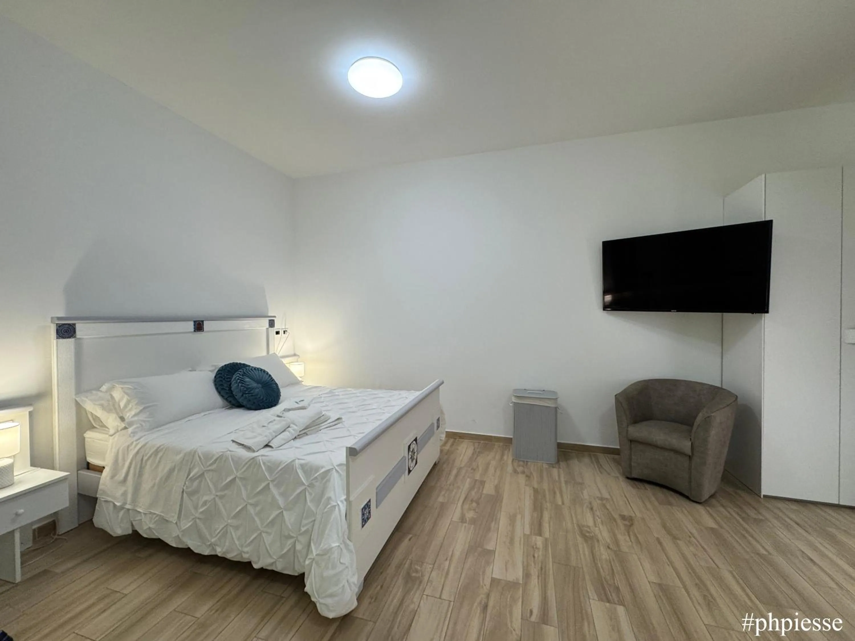 Bedroom, Bed in Emerella Luxury Suites-Siderno Lungomare