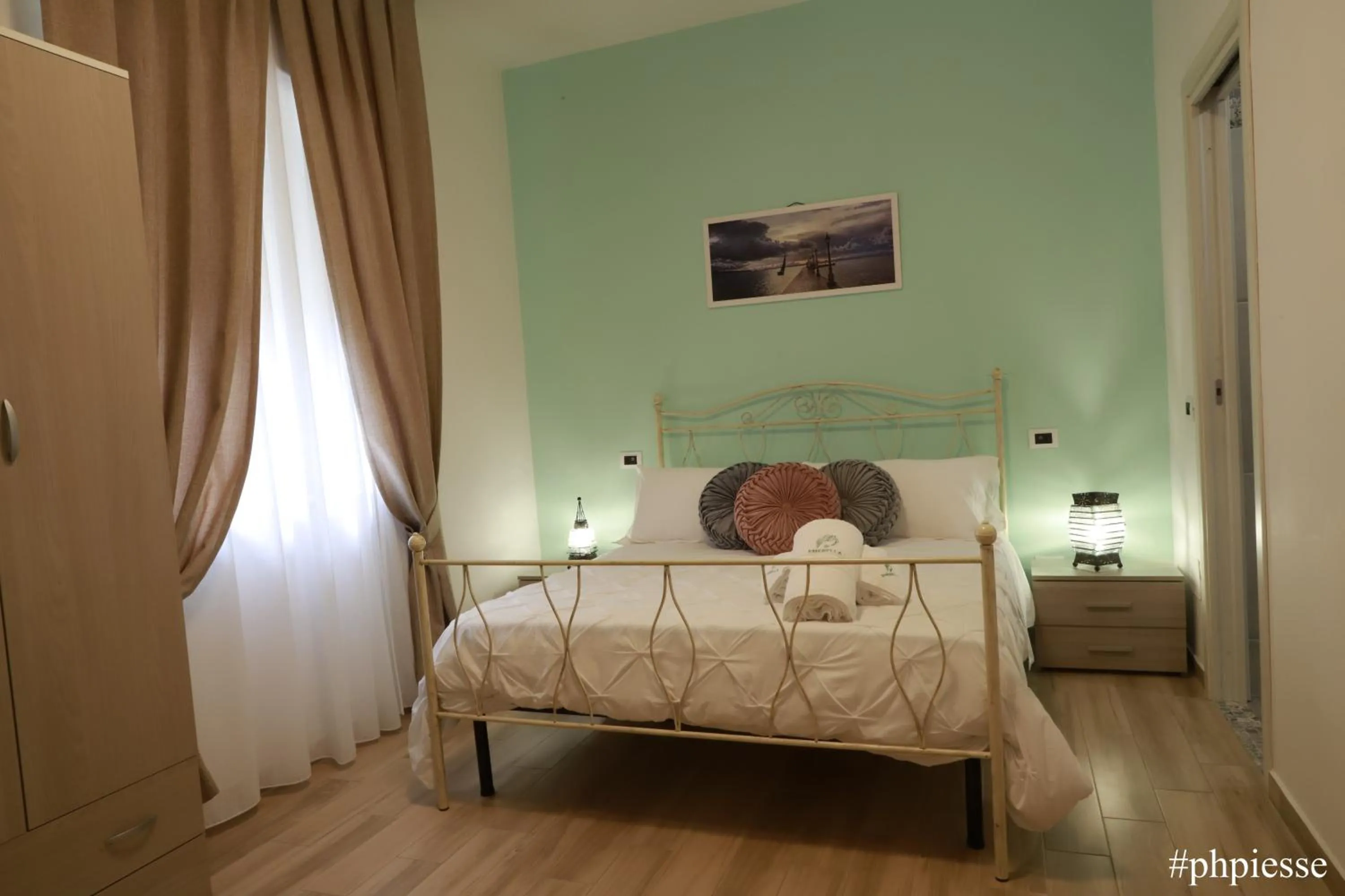 Photo of the whole room, Bed in Emerella Luxury Suites-Siderno Lungomare