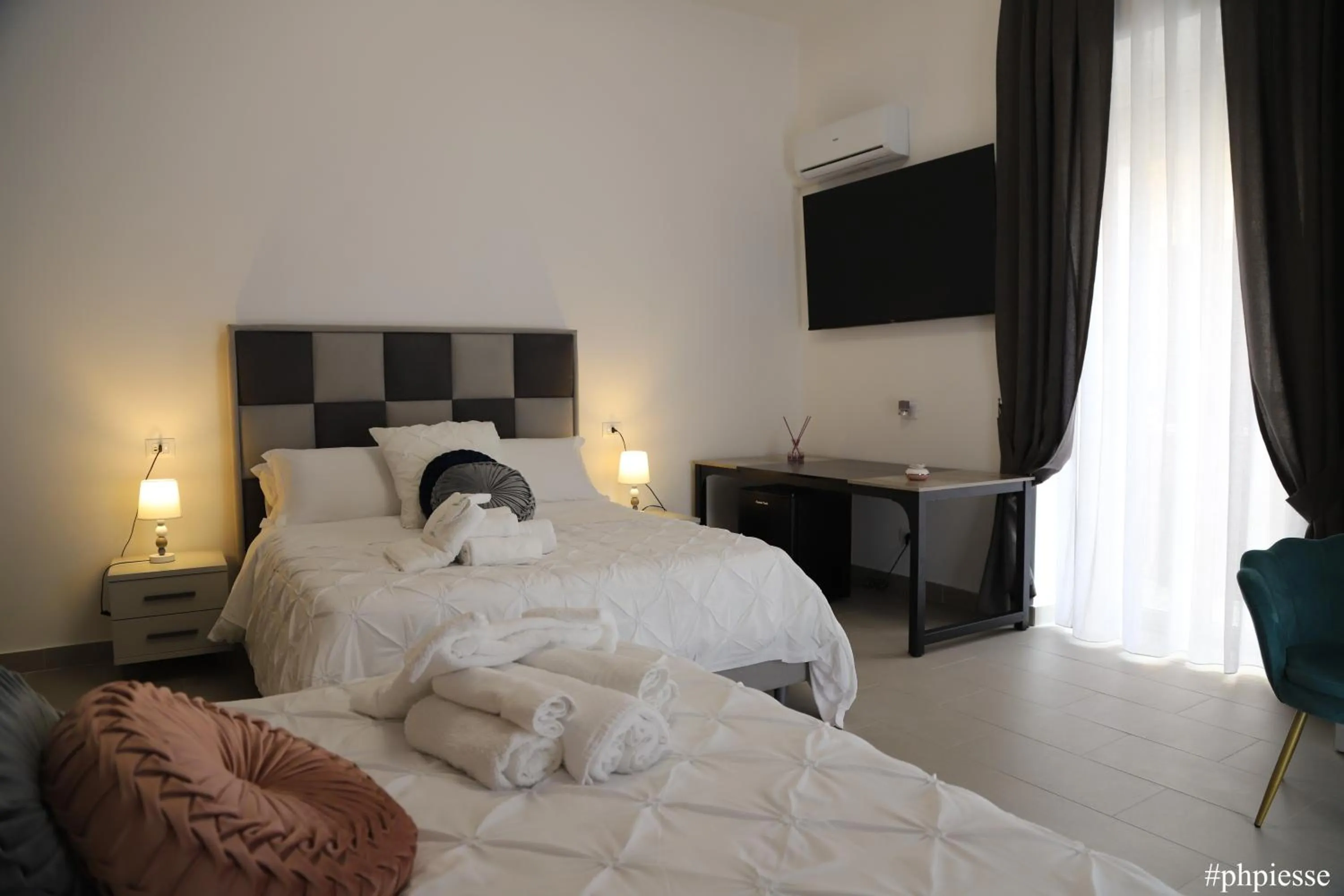 Bedroom, Bed in Emerella Luxury Suites-Siderno Lungomare