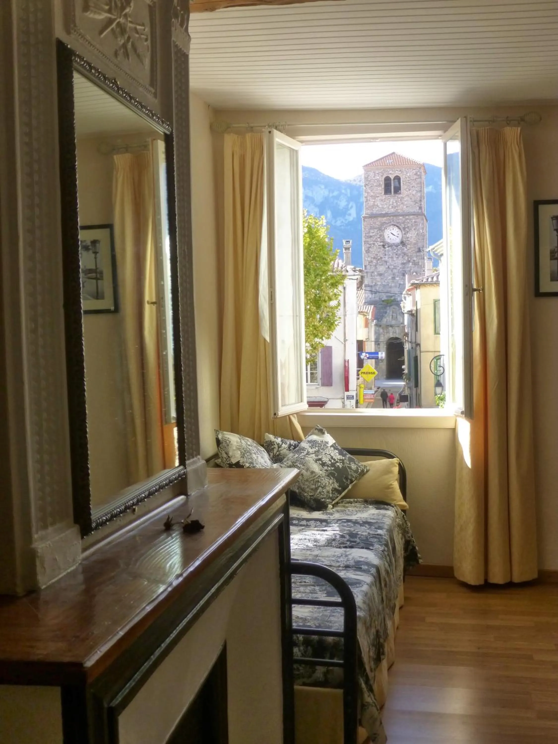 Bed in Chateau View Chambres d'hôtes