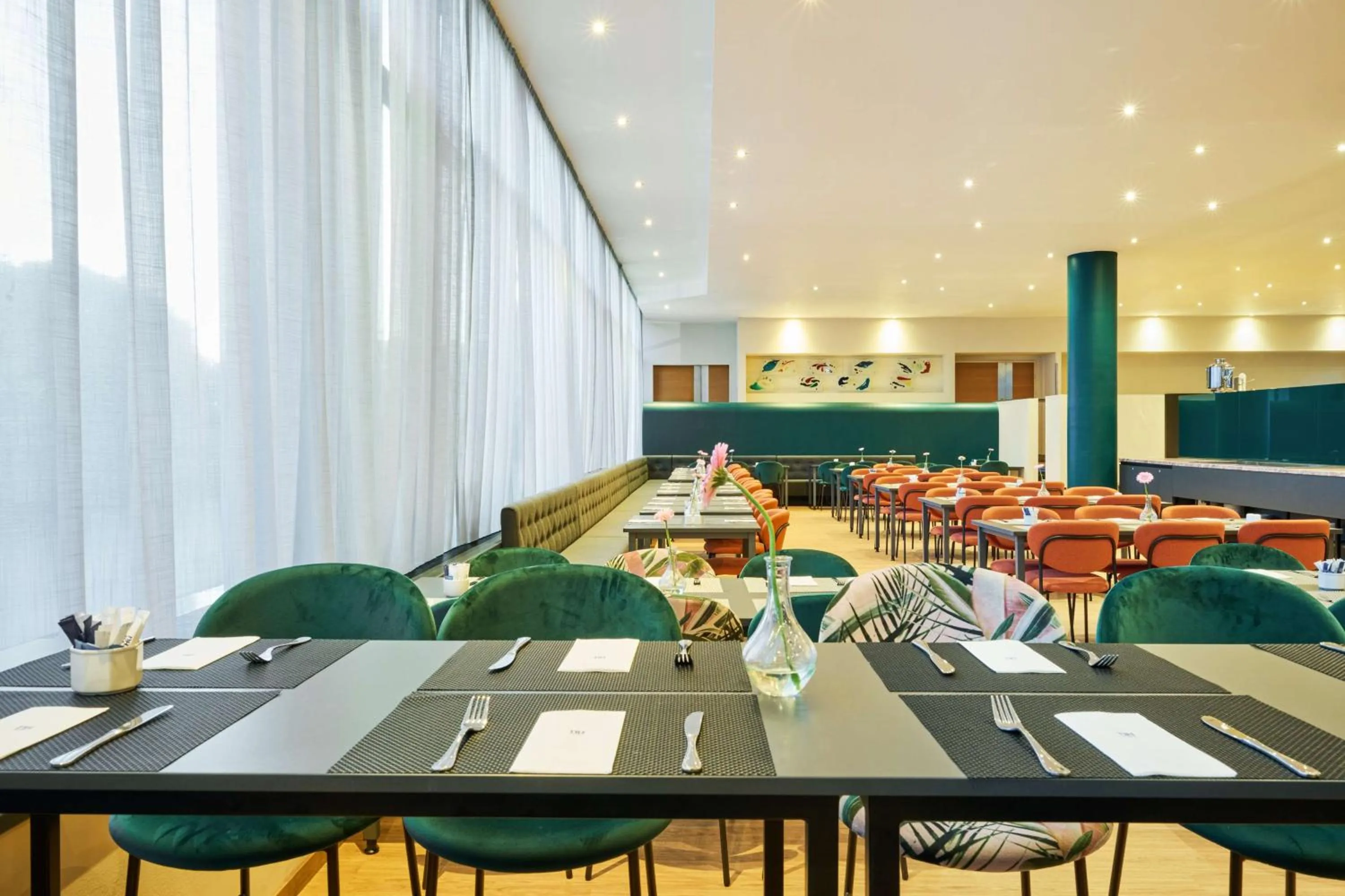 Restaurant/places to eat in NH Prague City