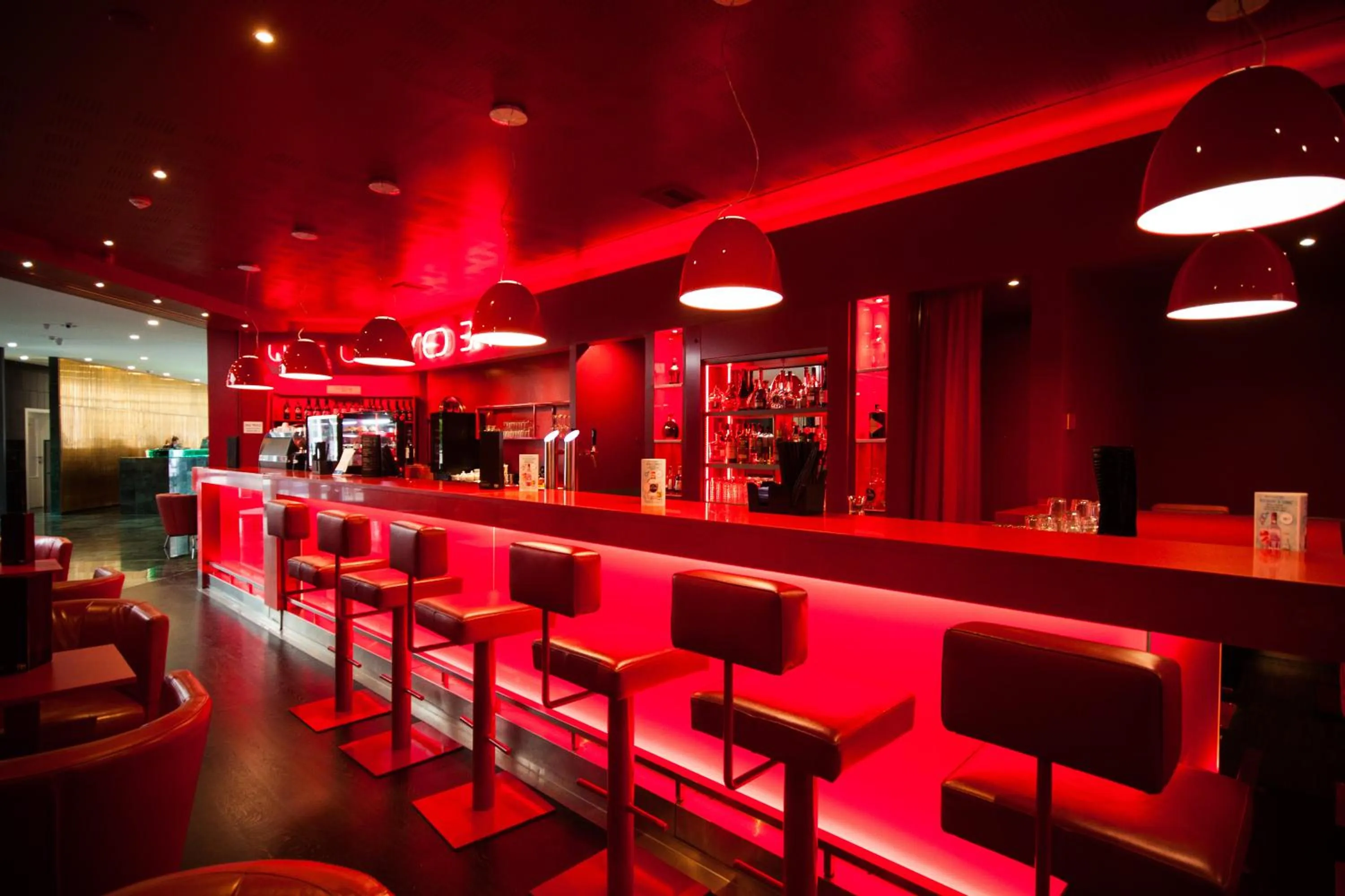 Restaurant/places to eat in NH Prague City