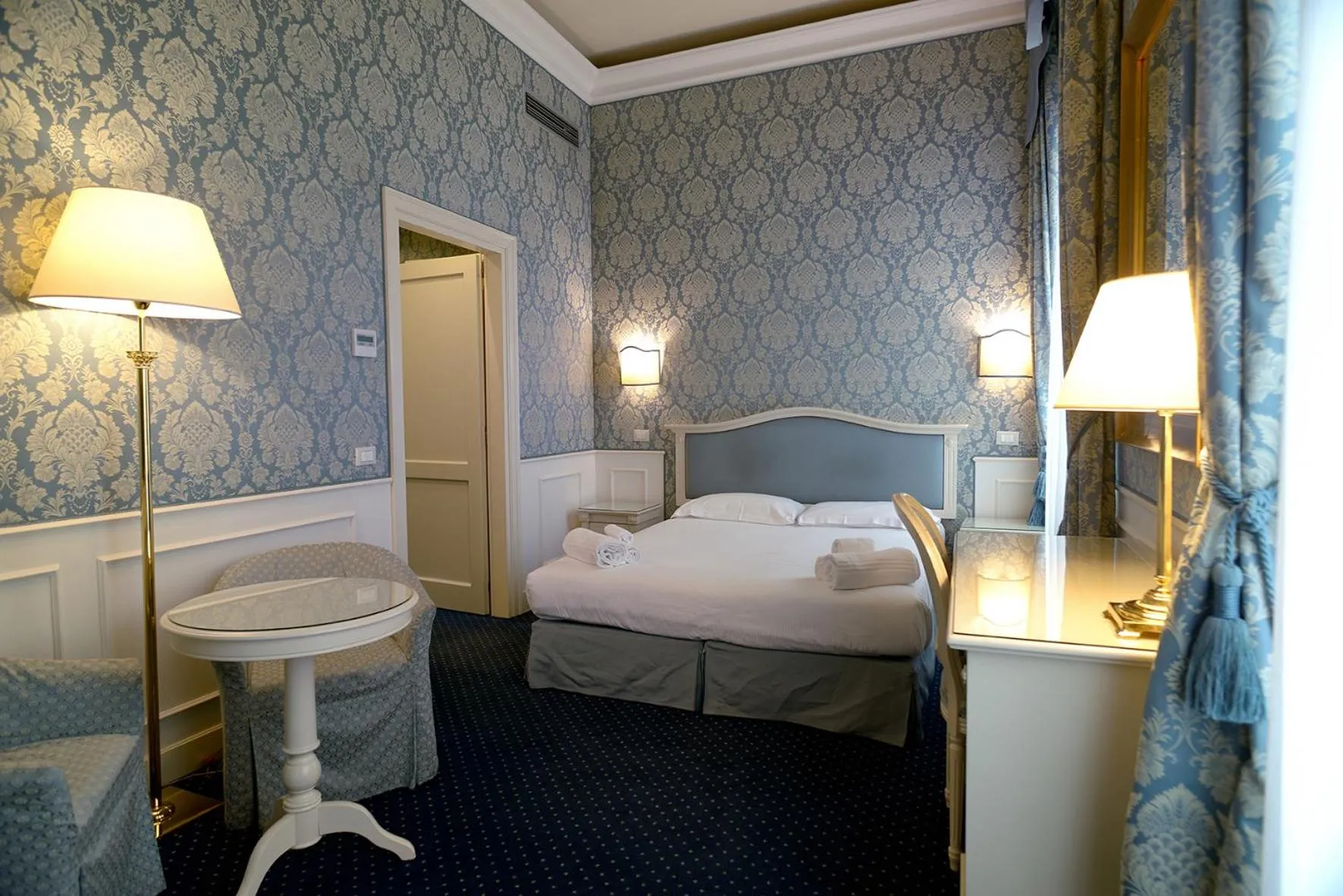 Photo of the whole room, Bed in Corte Barozzi Venice Suites