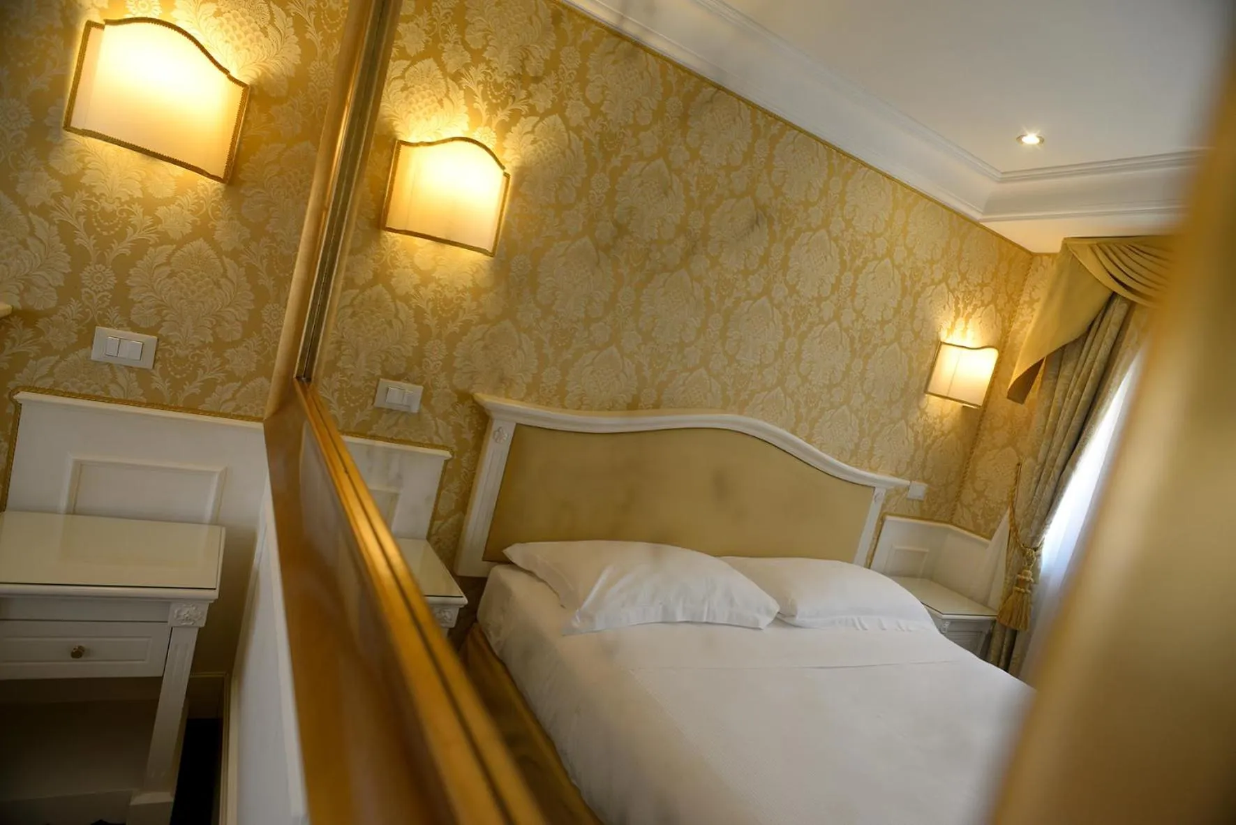 Bed in Corte Barozzi Venice Suites