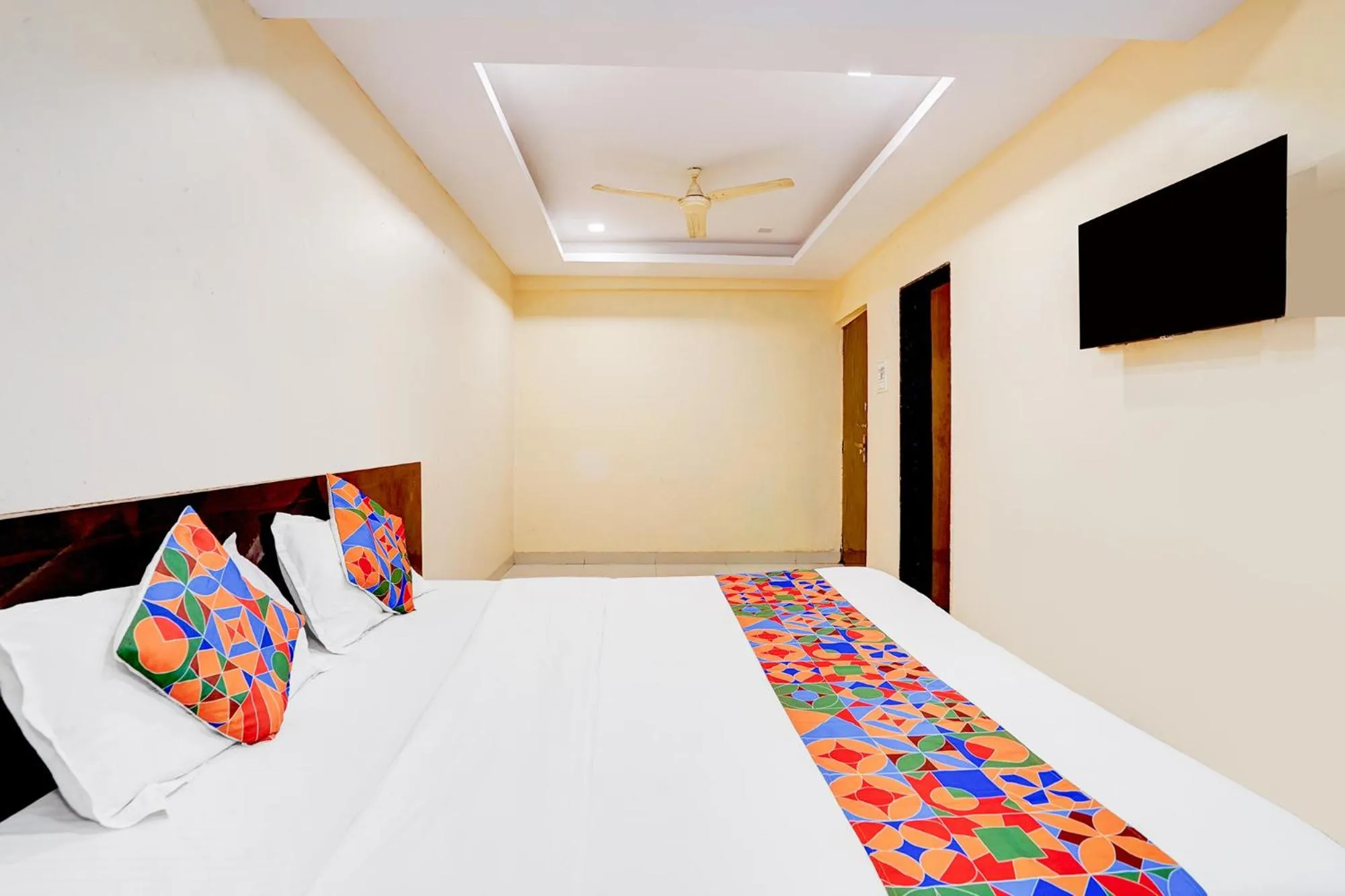 Bed in FabHotel Chetan Executive