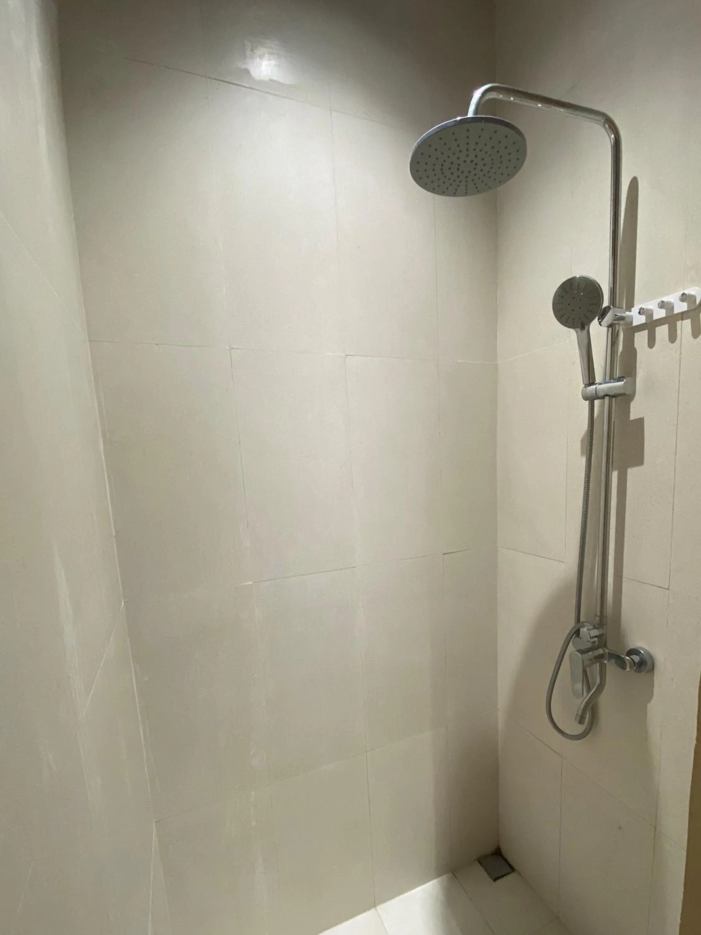 Shower in Cabana Surf and Stay