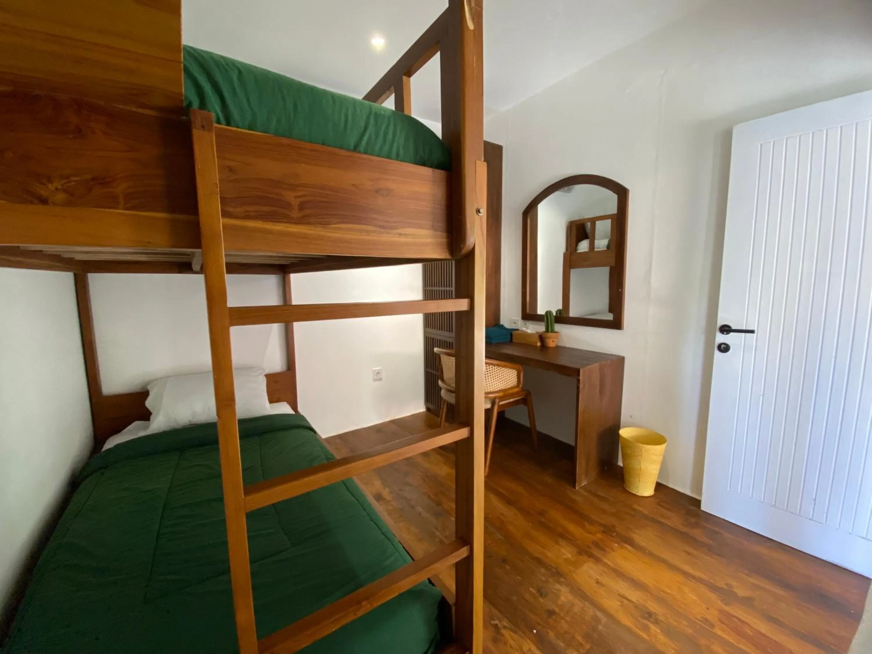 Bed in Cabana Surf and Stay