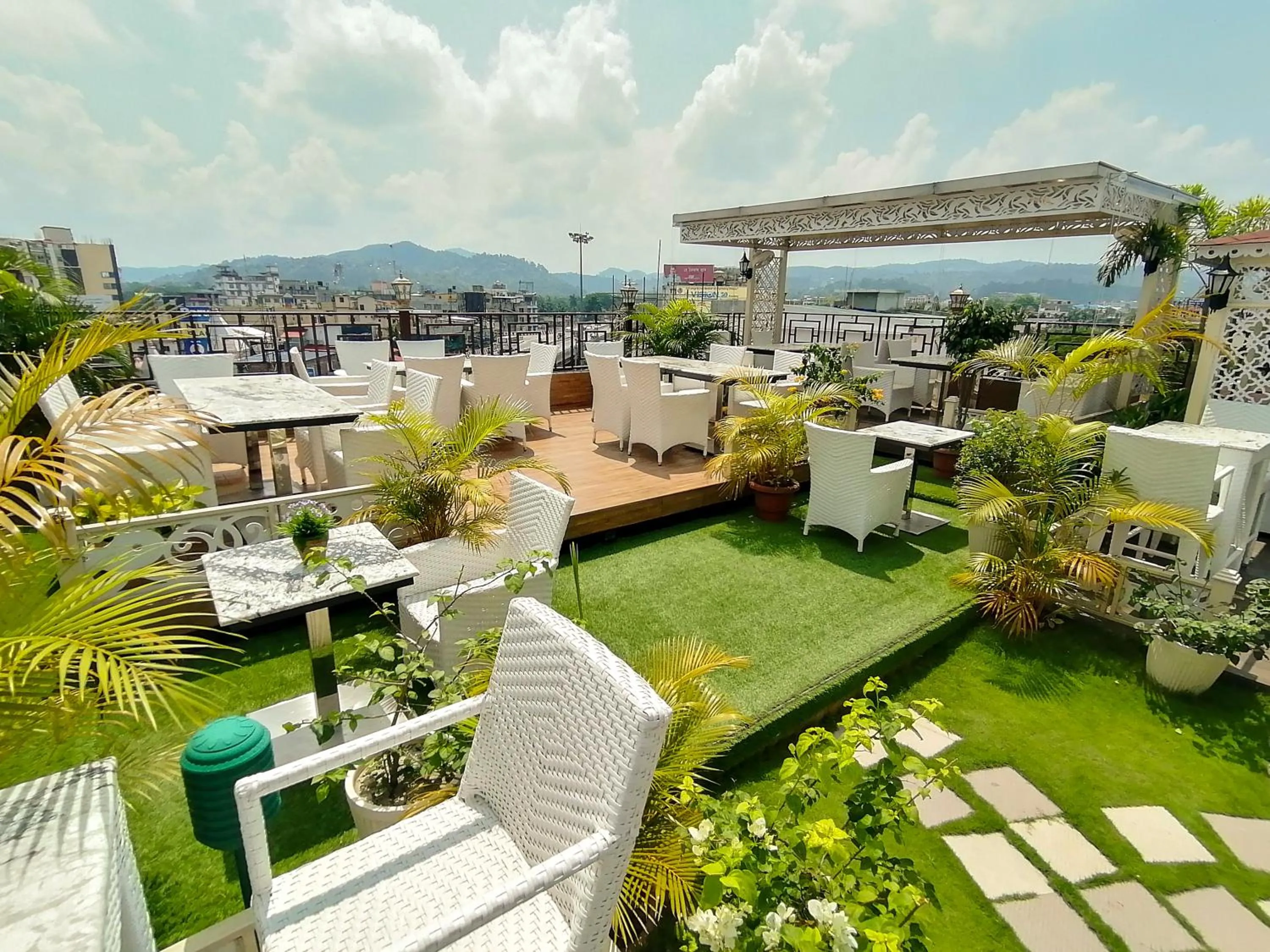 Restaurant/places to eat in Ghar 365 Residency