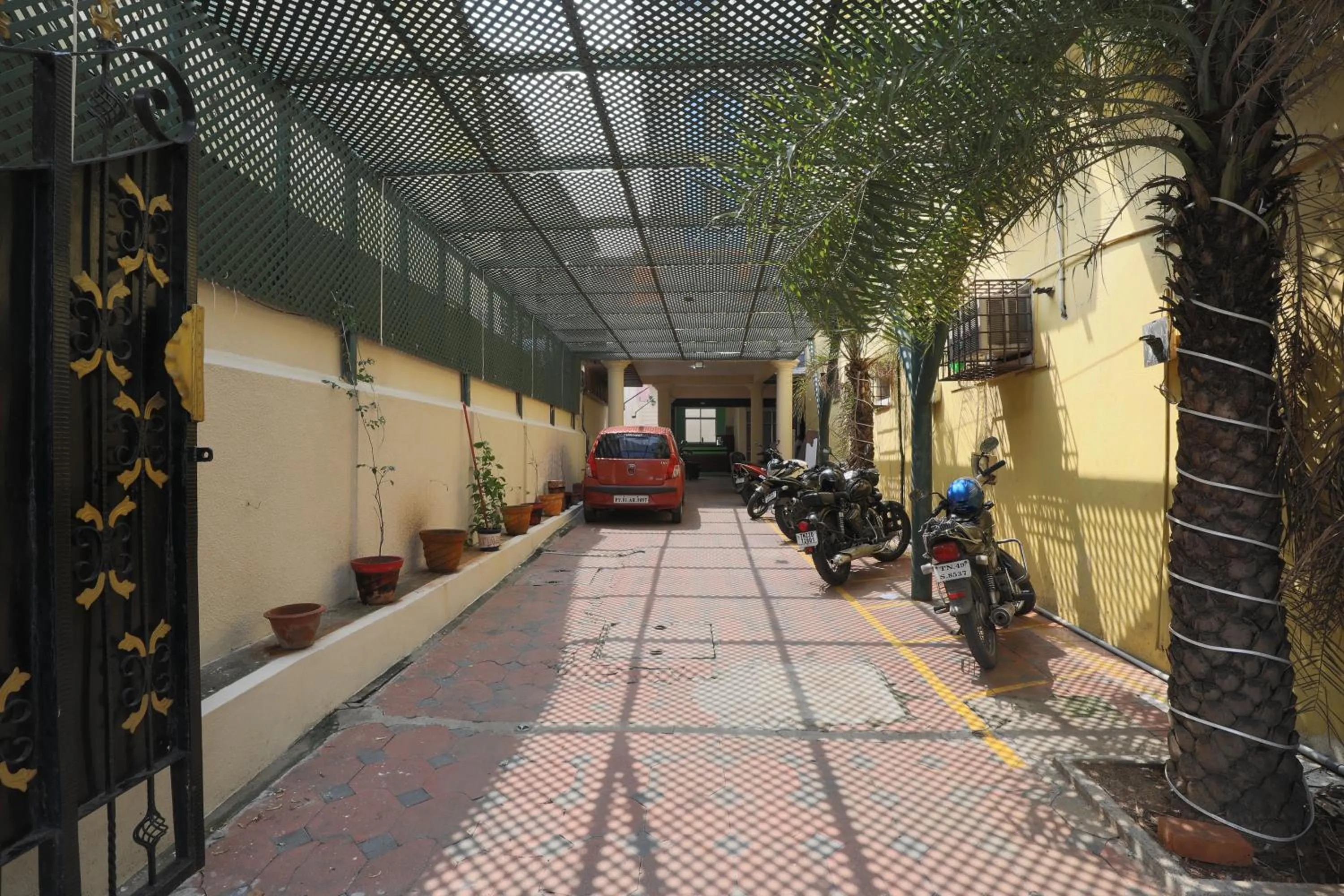 Green Tree Hotel-Near VFS Global and Ramee Mall