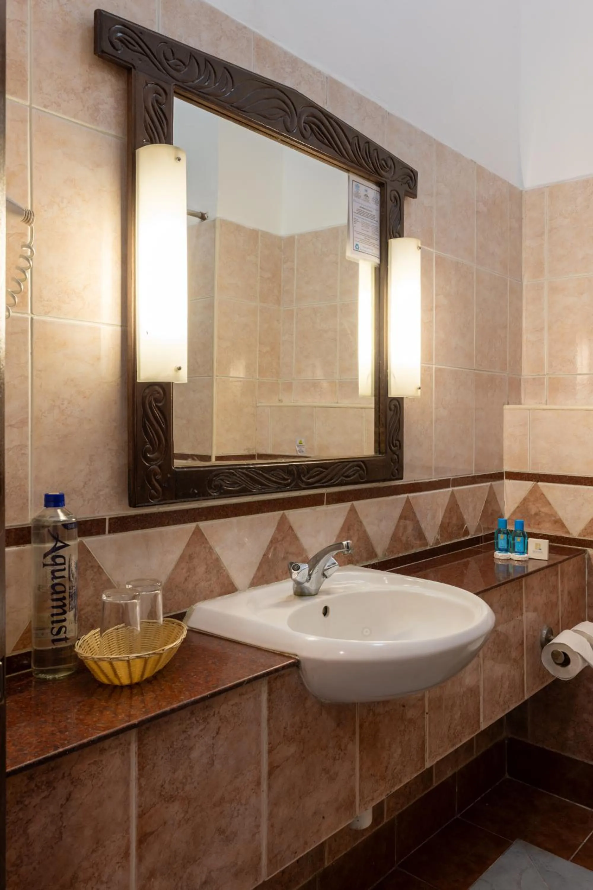 Bathroom in Sentrim Castle Royal Hotel