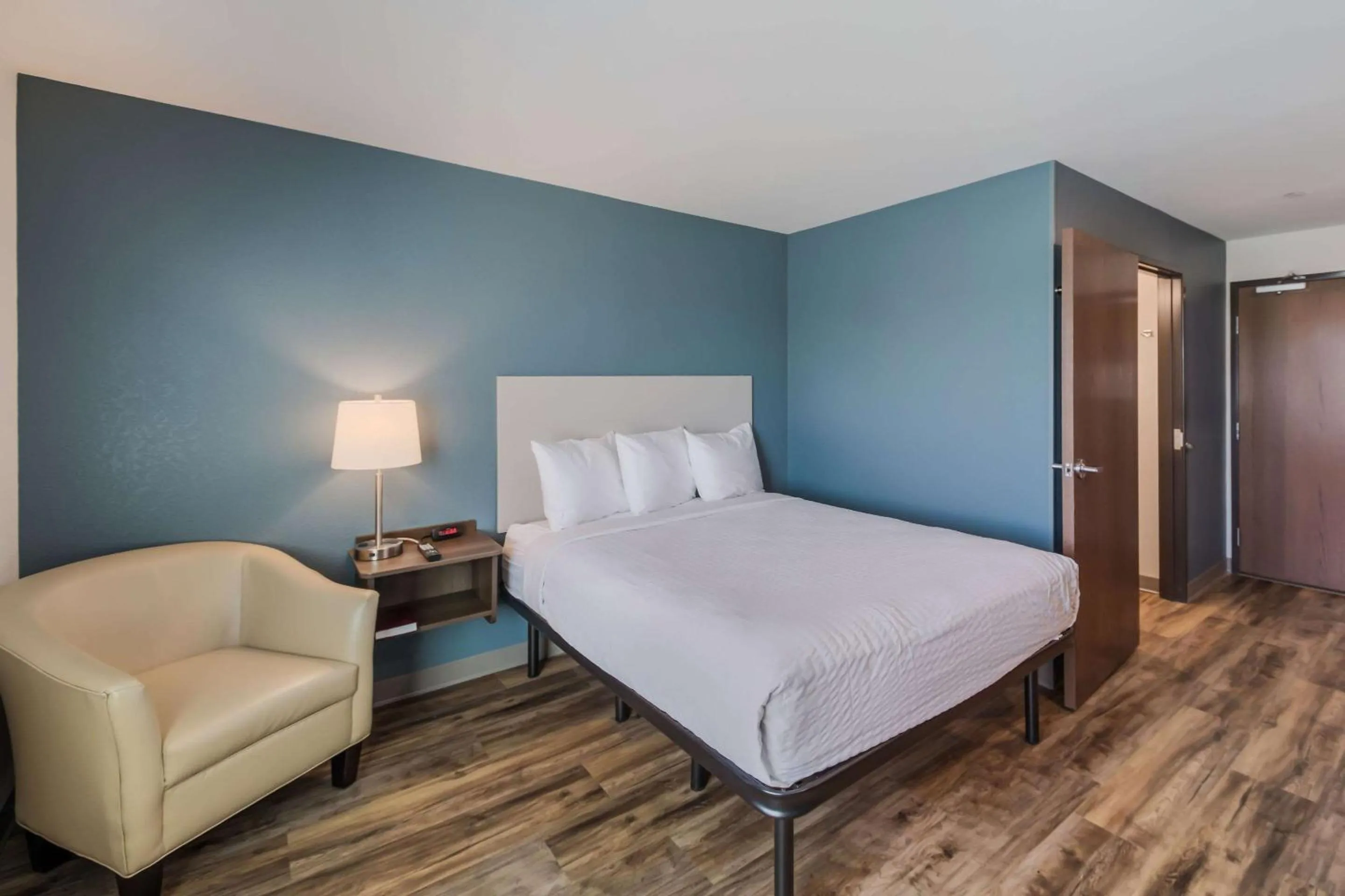 Bedroom, Bed in WoodSpring Suites Round Rock-Austin North