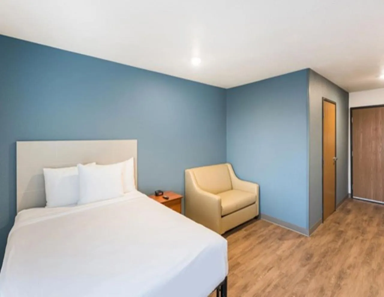 Photo of the whole room, Bed in WoodSpring Suites Round Rock-Austin North