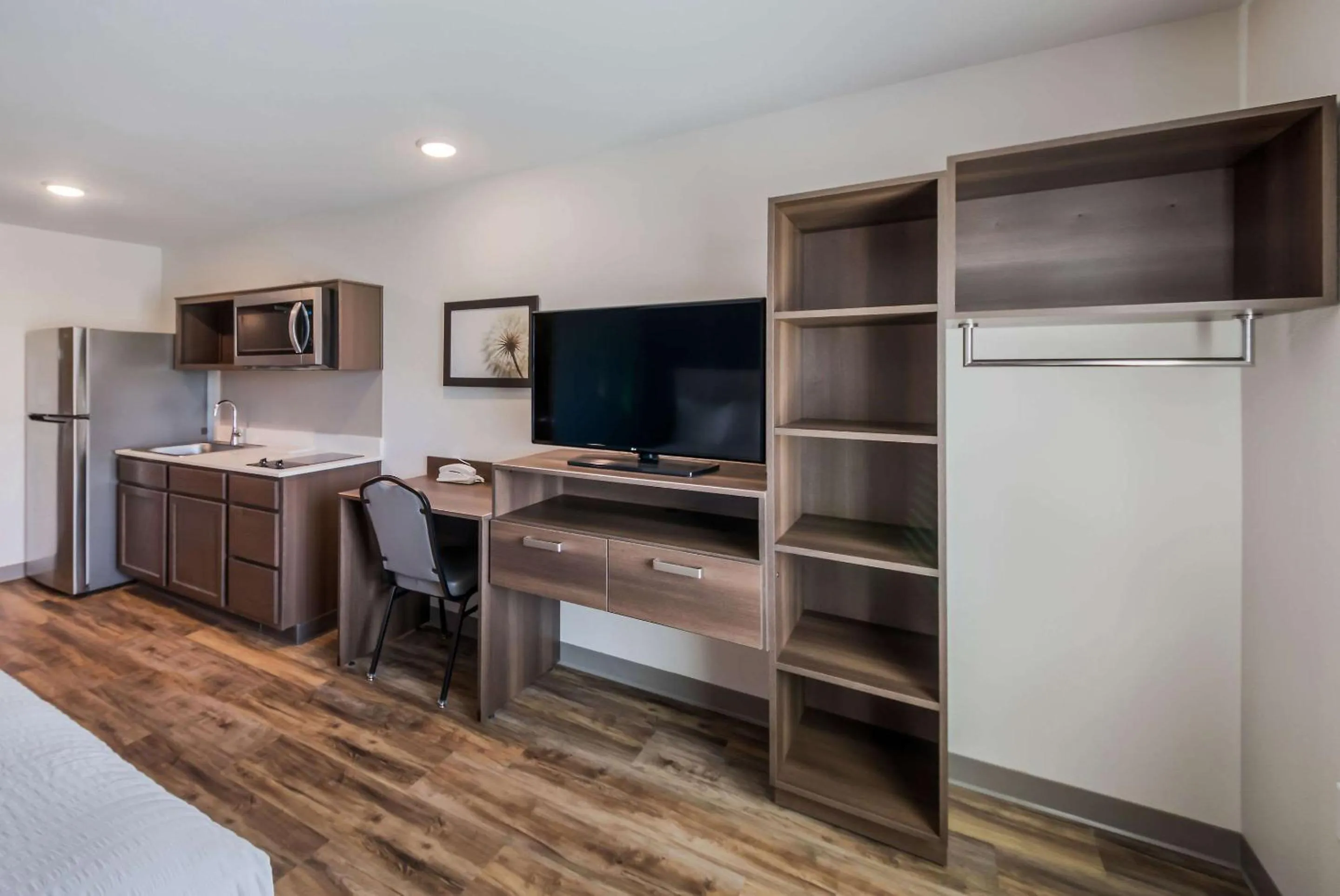 TV and multimedia, Bed in WoodSpring Suites Round Rock-Austin North