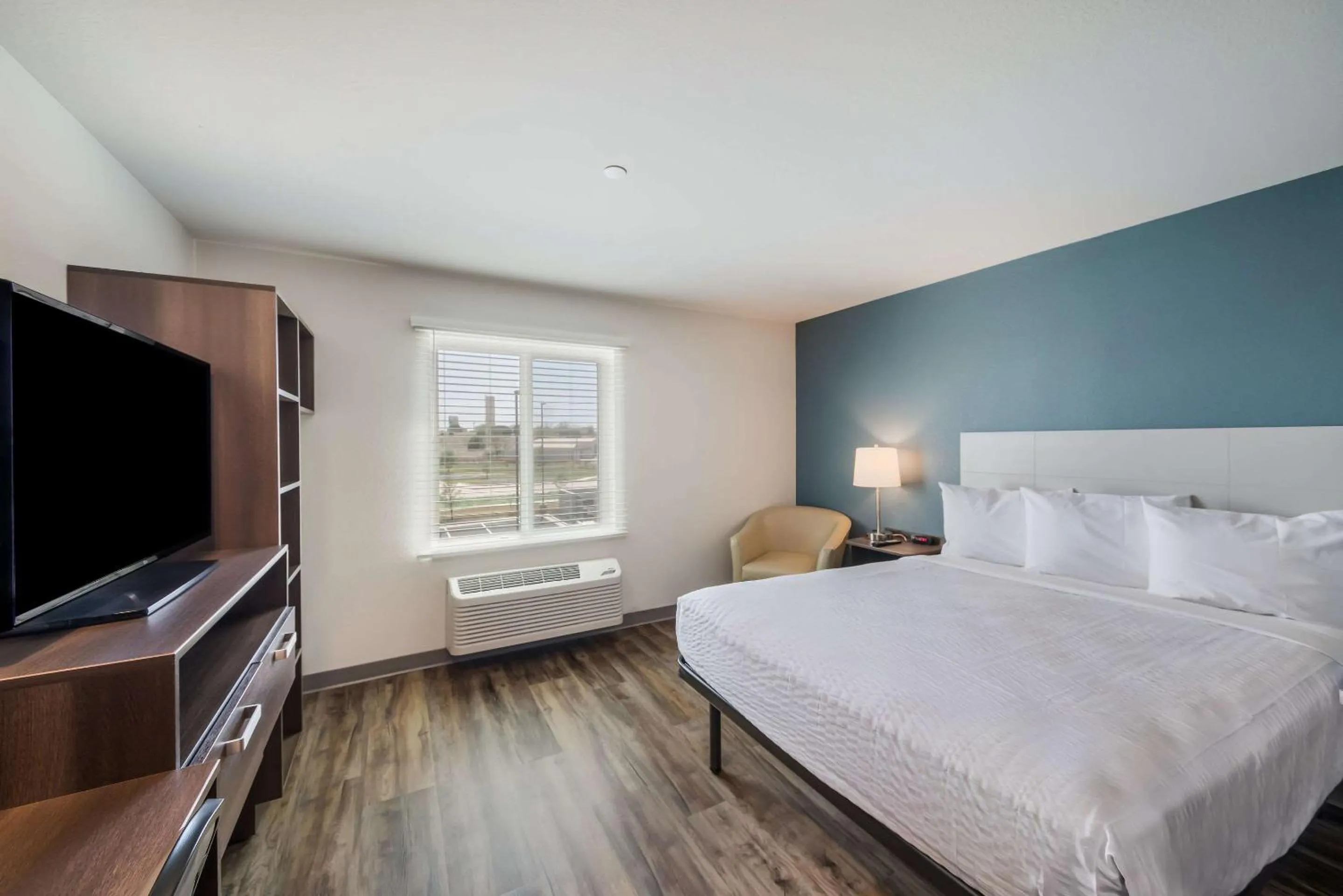 Photo of the whole room, Bed in WoodSpring Suites Round Rock-Austin North