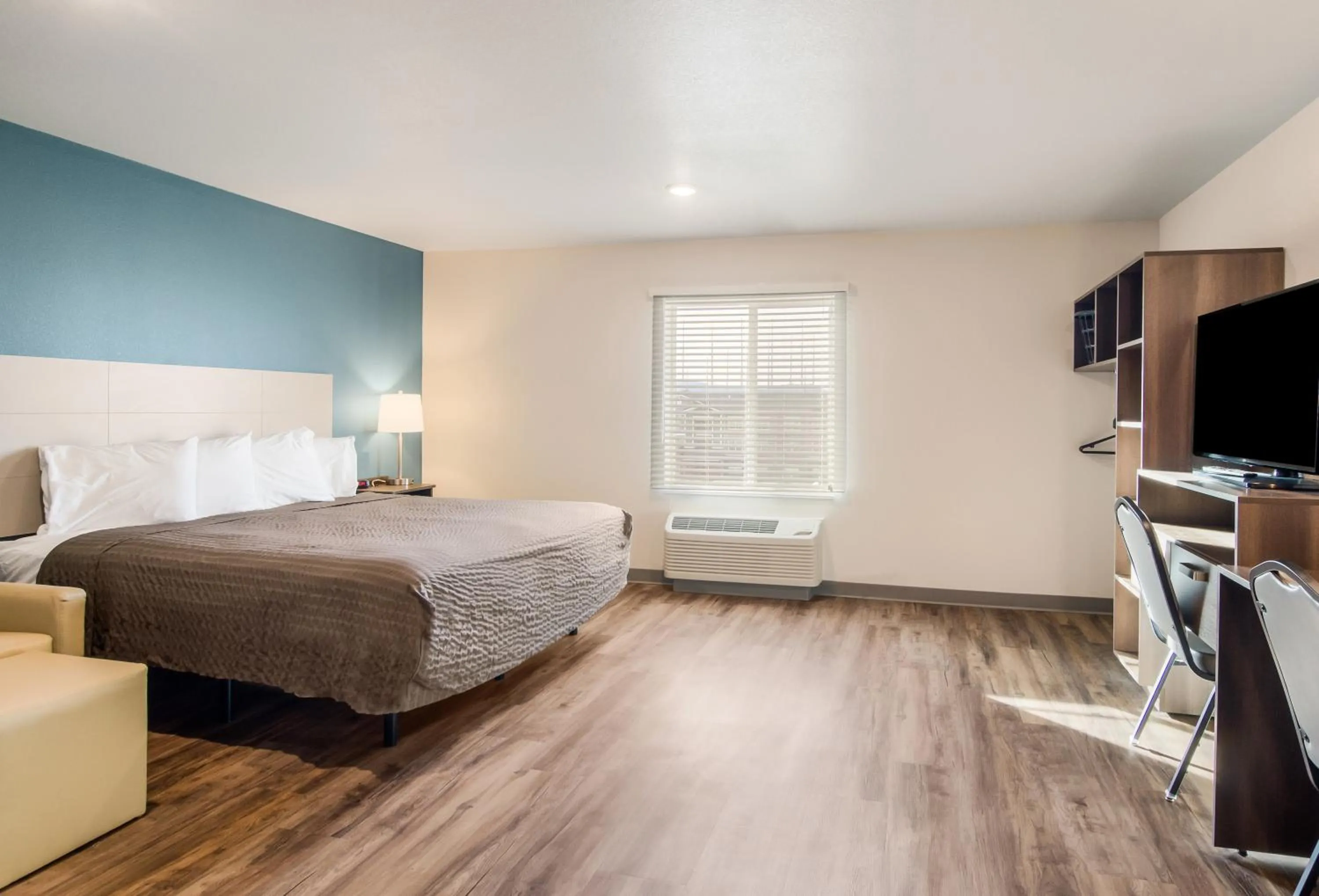 Photo of the whole room, Bed in WoodSpring Suites Thornton-North Denver