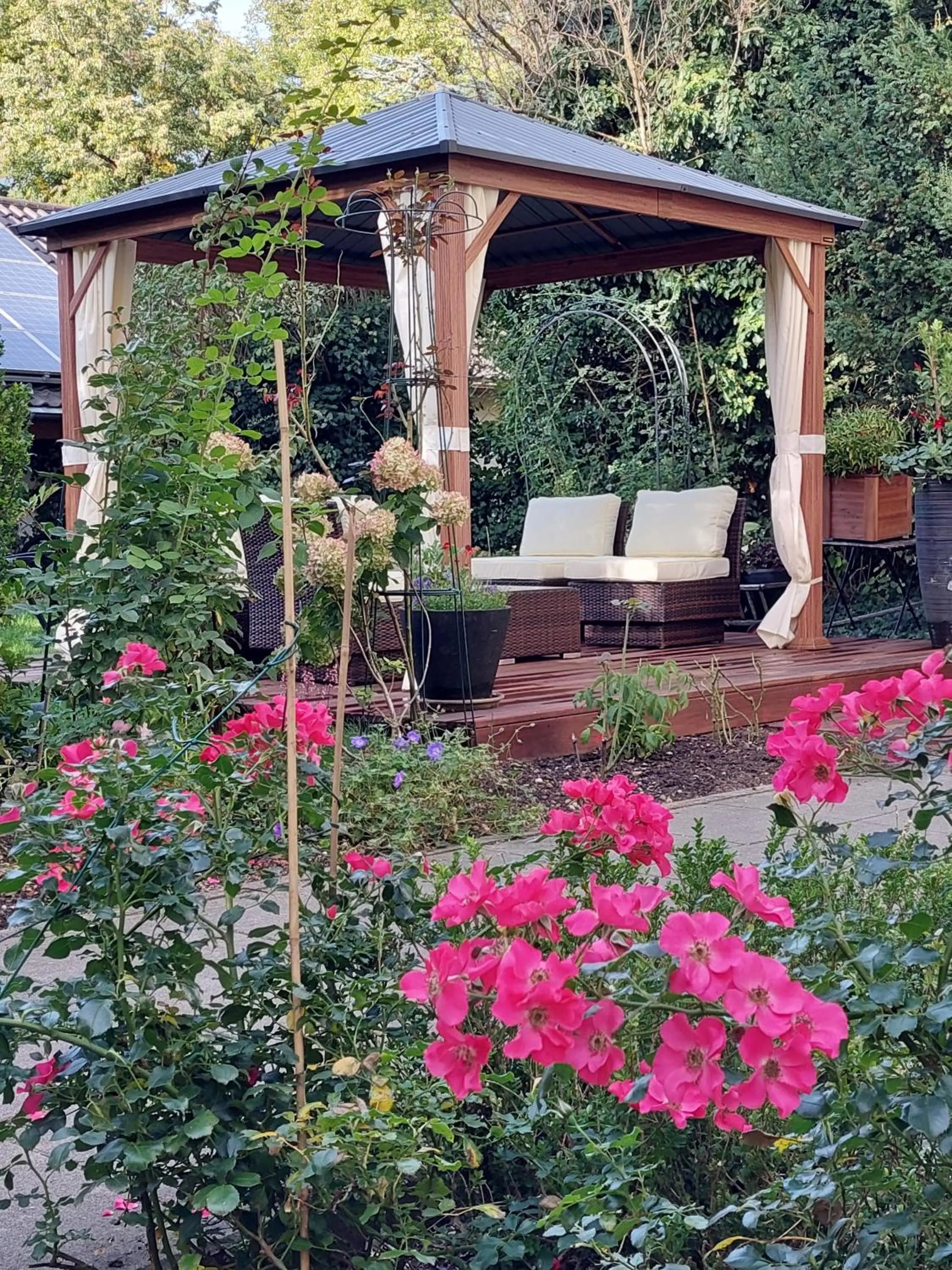 Garden in Paleo Finest Serviced Apartments