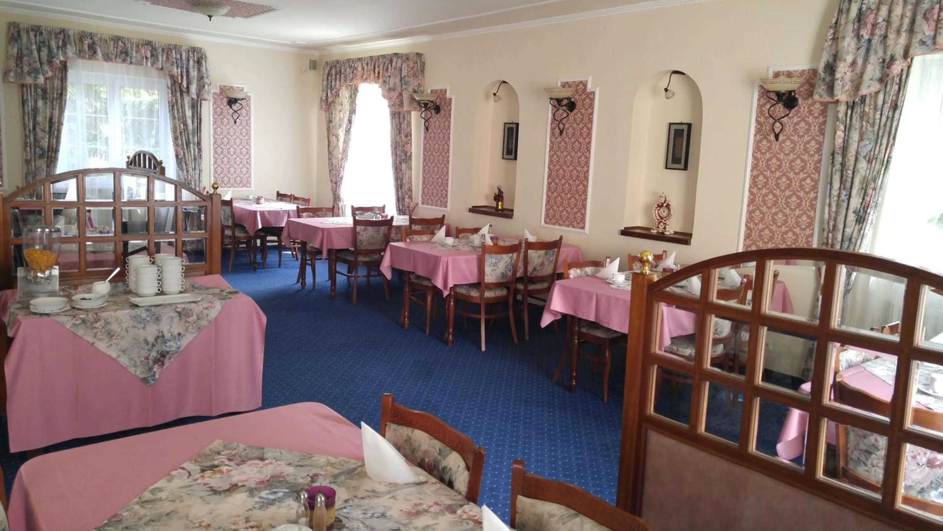 Restaurant/places to eat in Eurohotel