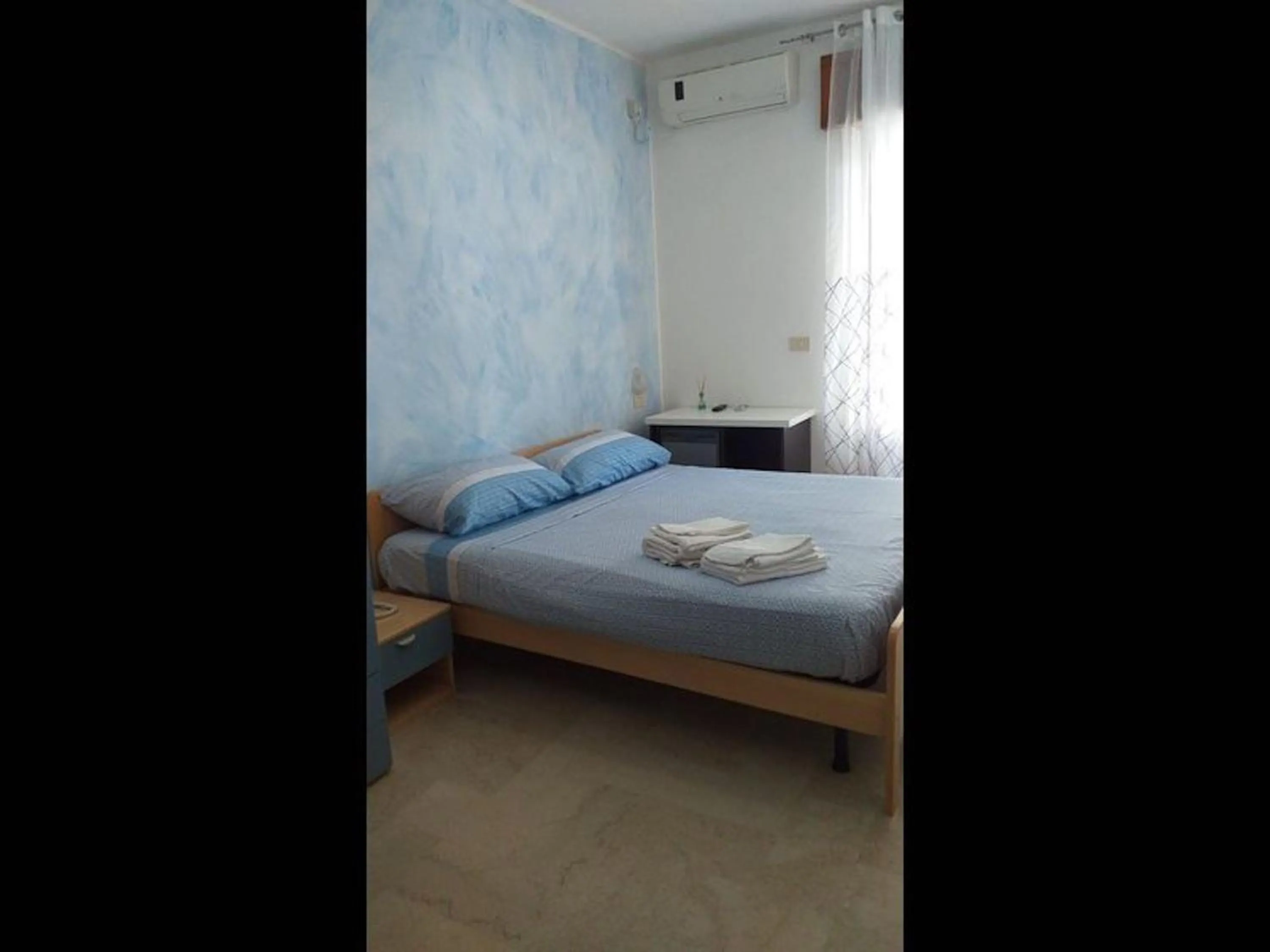 Bedroom, Bed in Spacious double room beside the sea