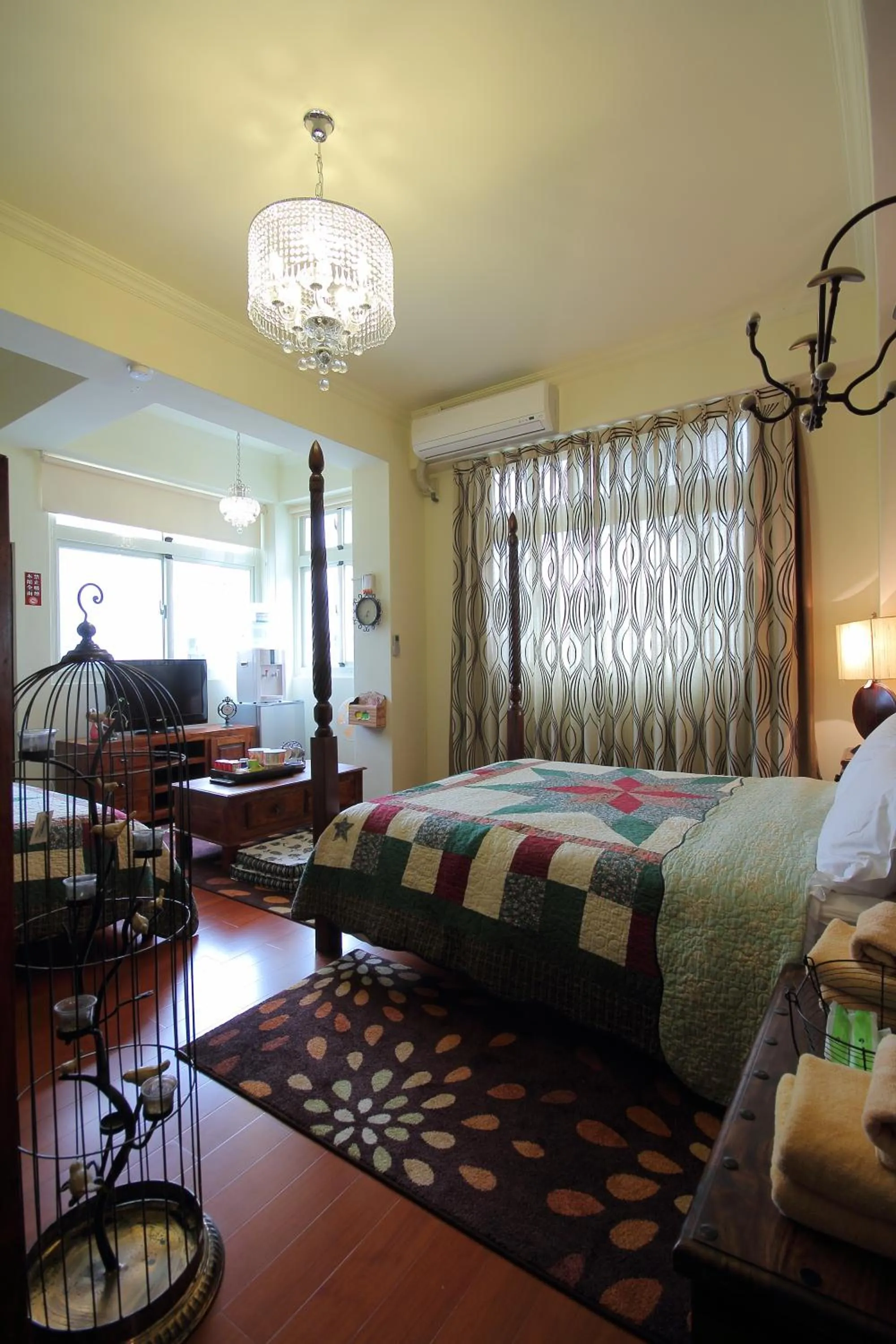 Bed in Hualien Paris Home B&B