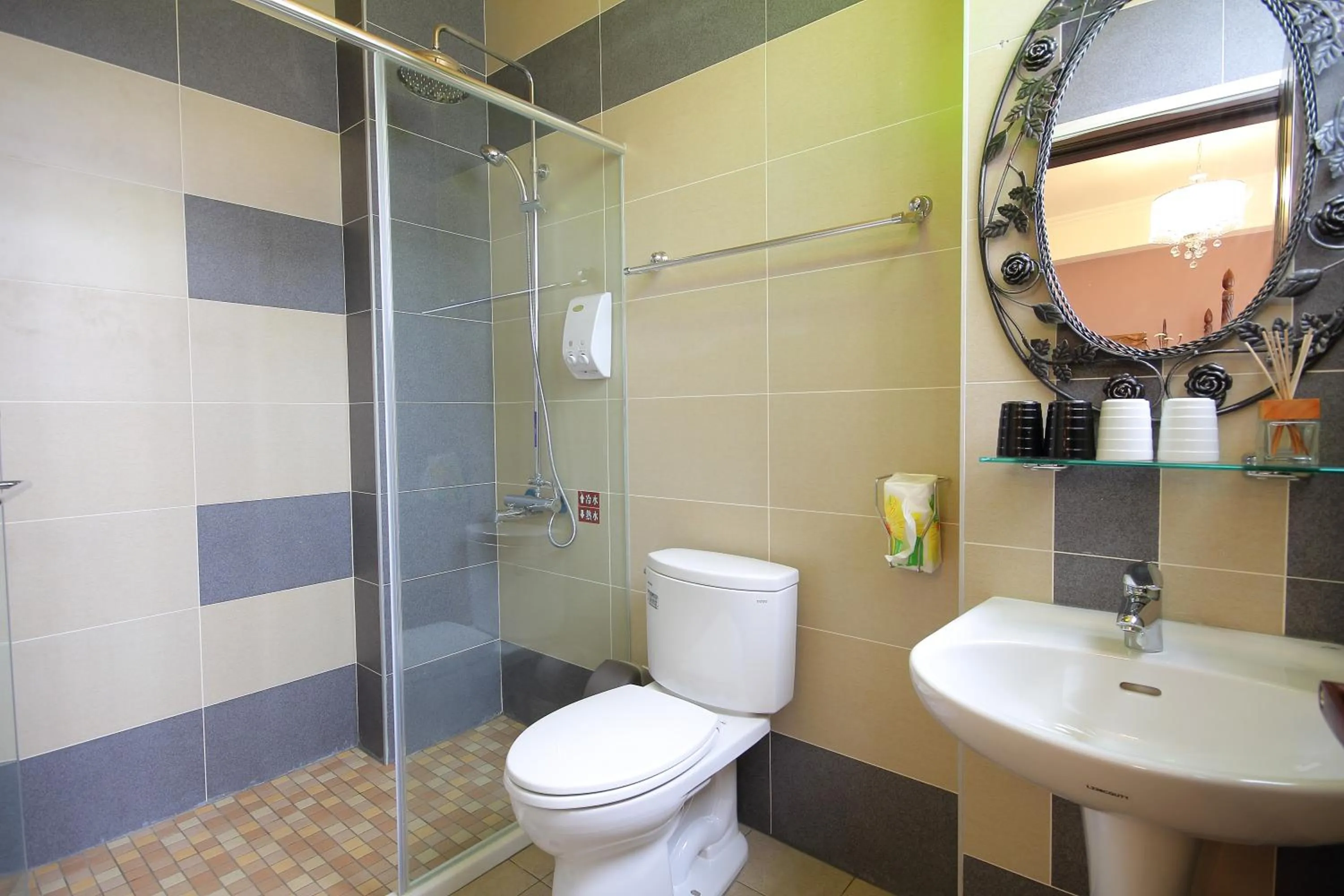 Shower in Hualien Paris Home B&B