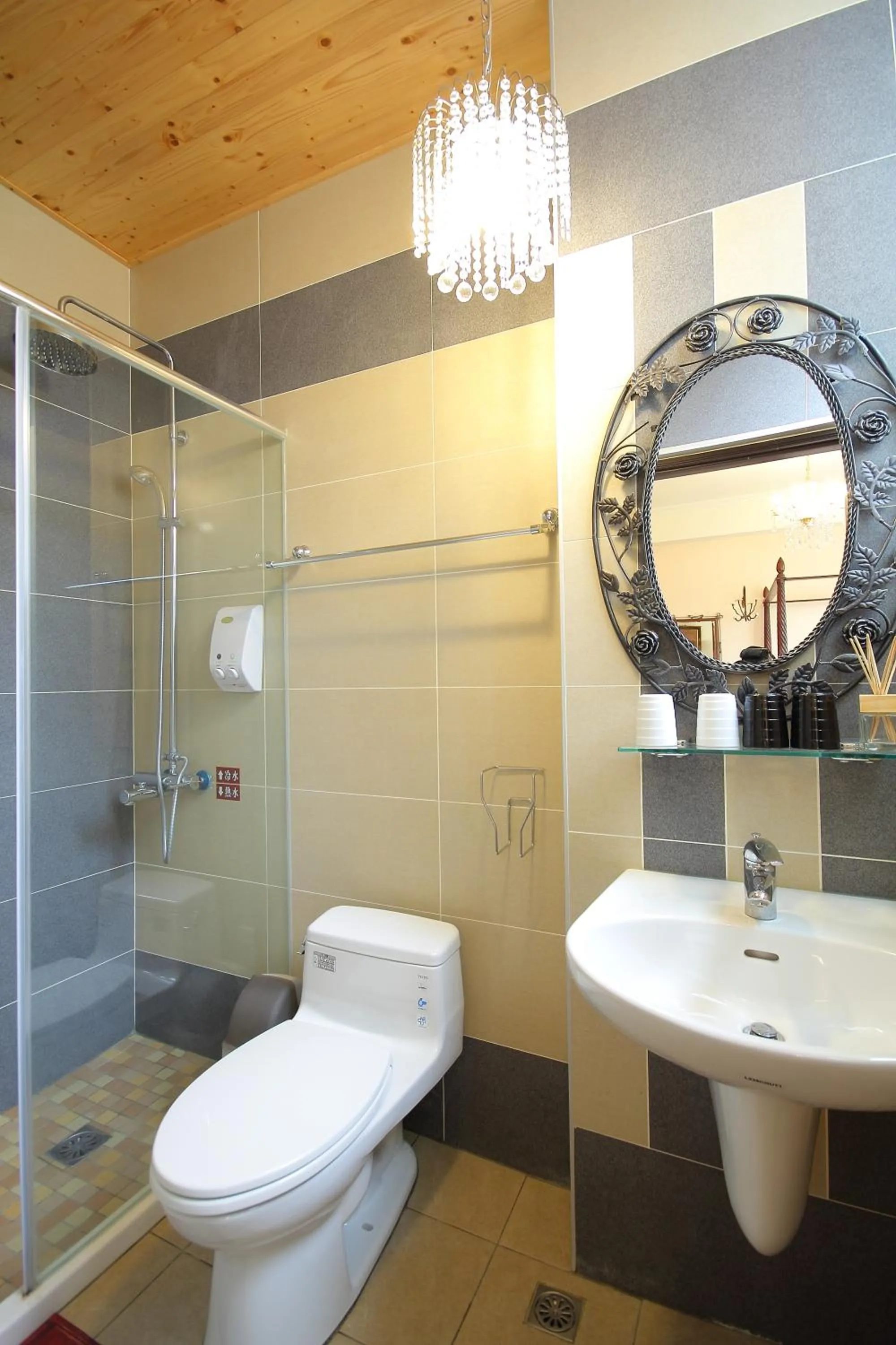 Shower in Hualien Paris Home B&B