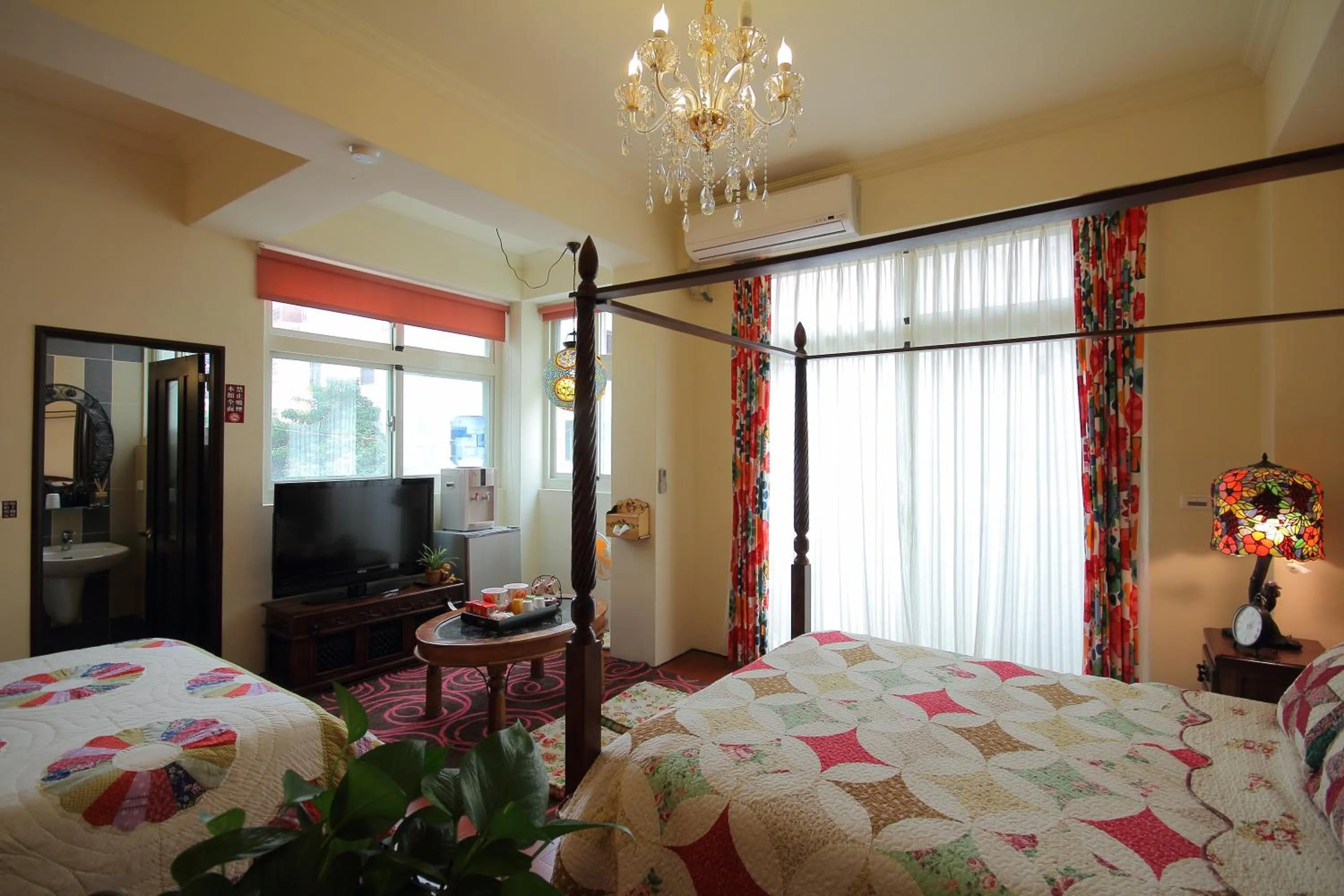 Photo of the whole room in Hualien Paris Home B&B