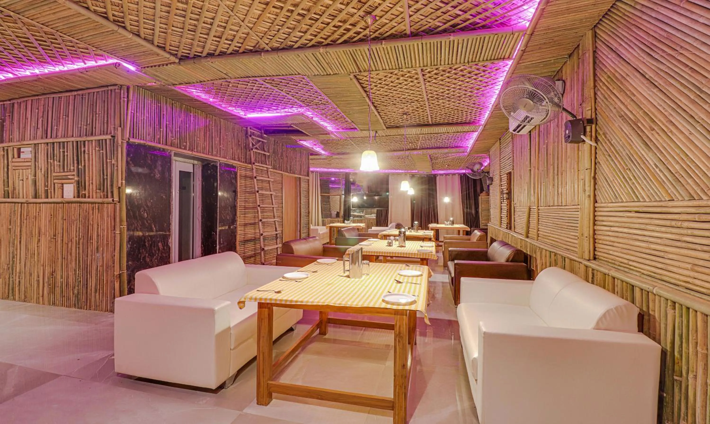 Restaurant/places to eat in Treebo Tropical Roots, Bhupatwala Haridwar