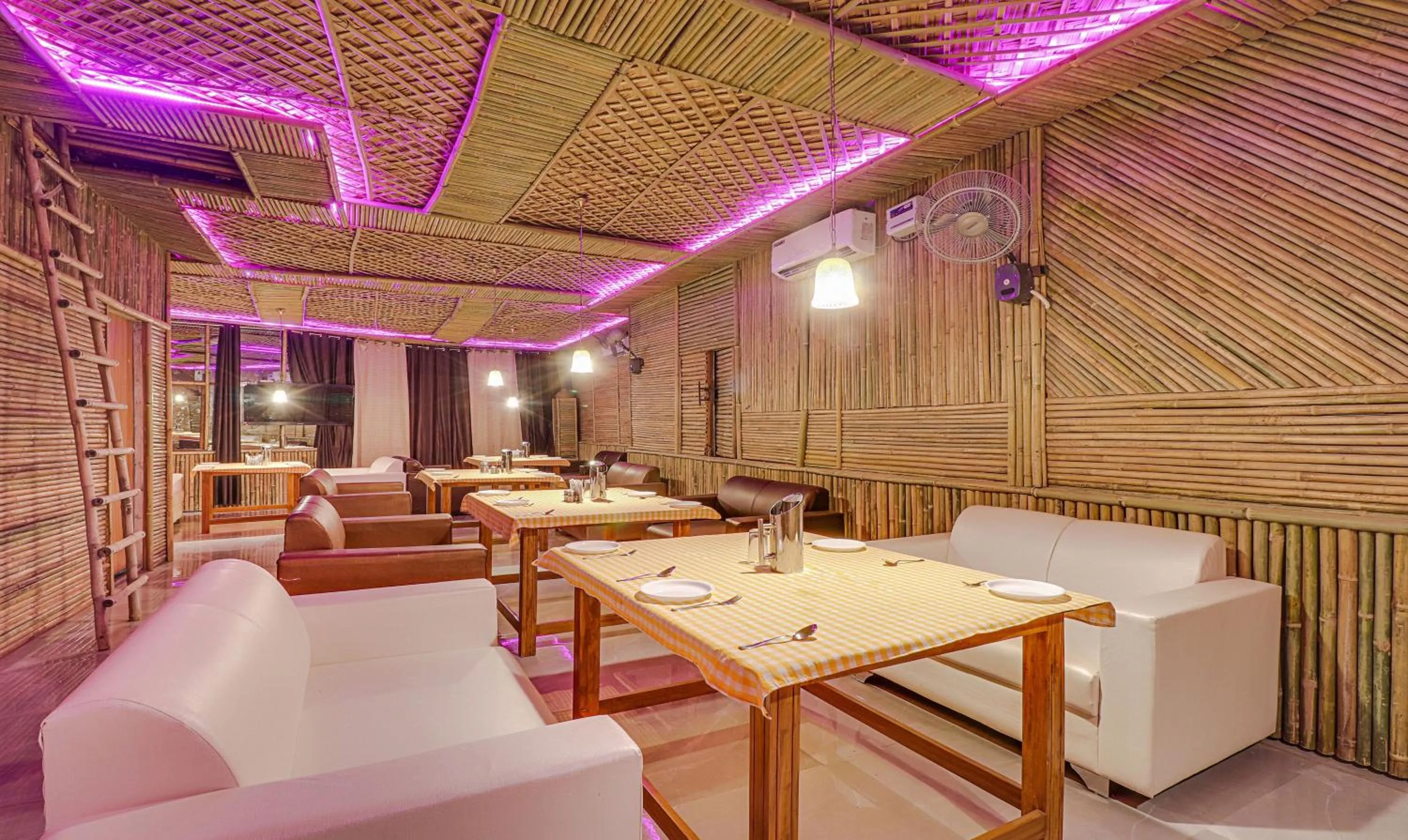 Restaurant/places to eat in Treebo Tropical Roots, Bhupatwala Haridwar