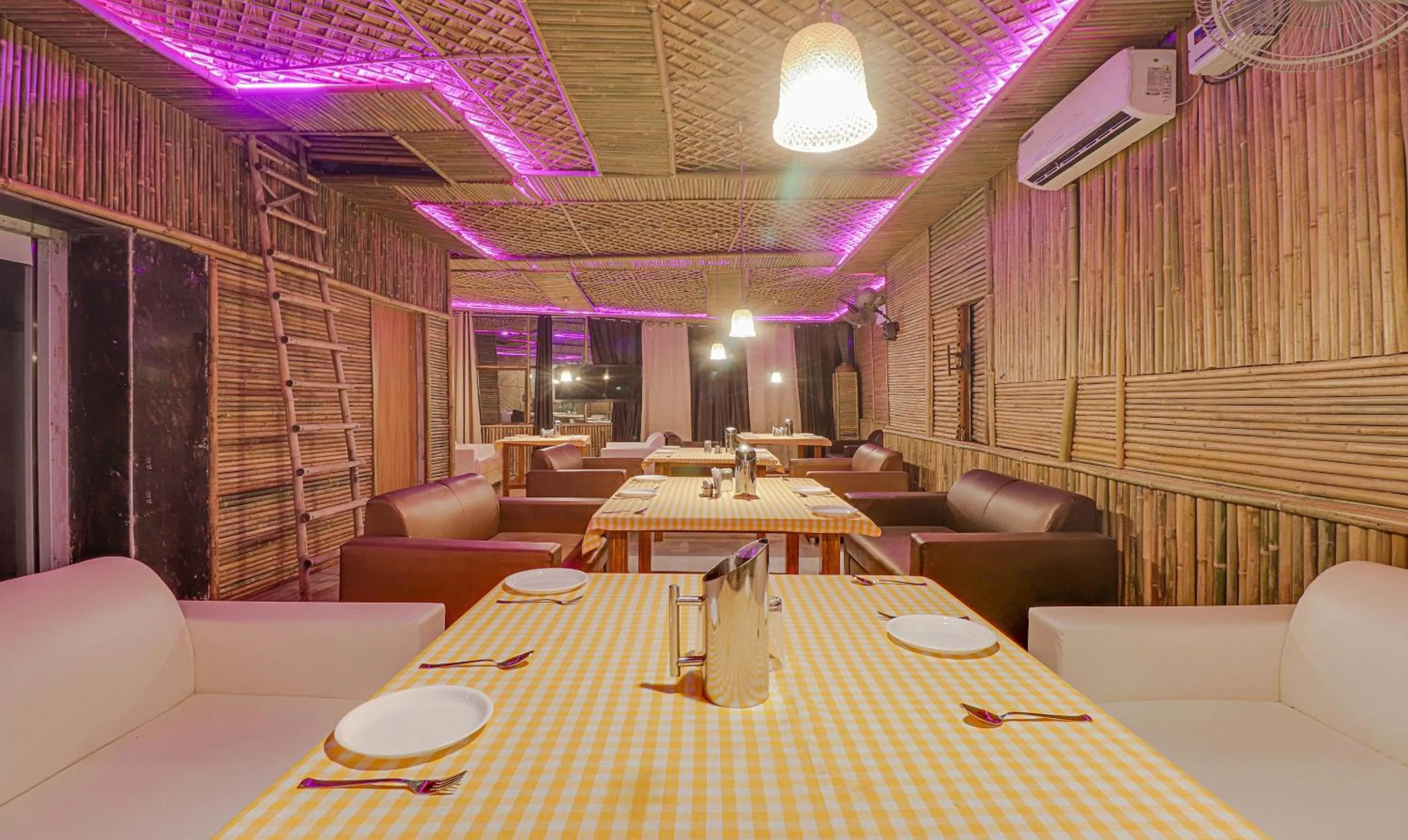 Restaurant/places to eat in Treebo Tropical Roots, Bhupatwala Haridwar