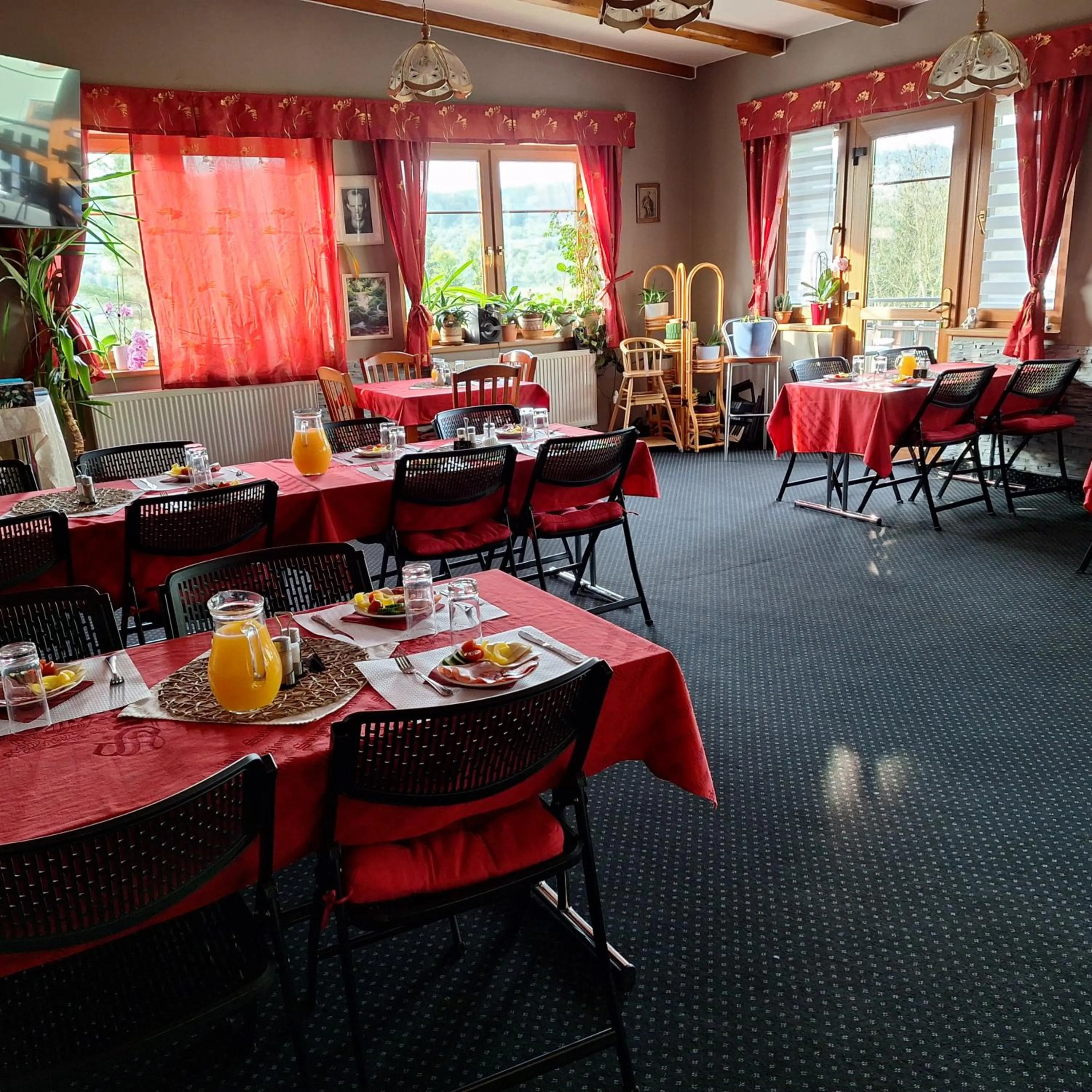 Restaurant/places to eat in Pension Lukas