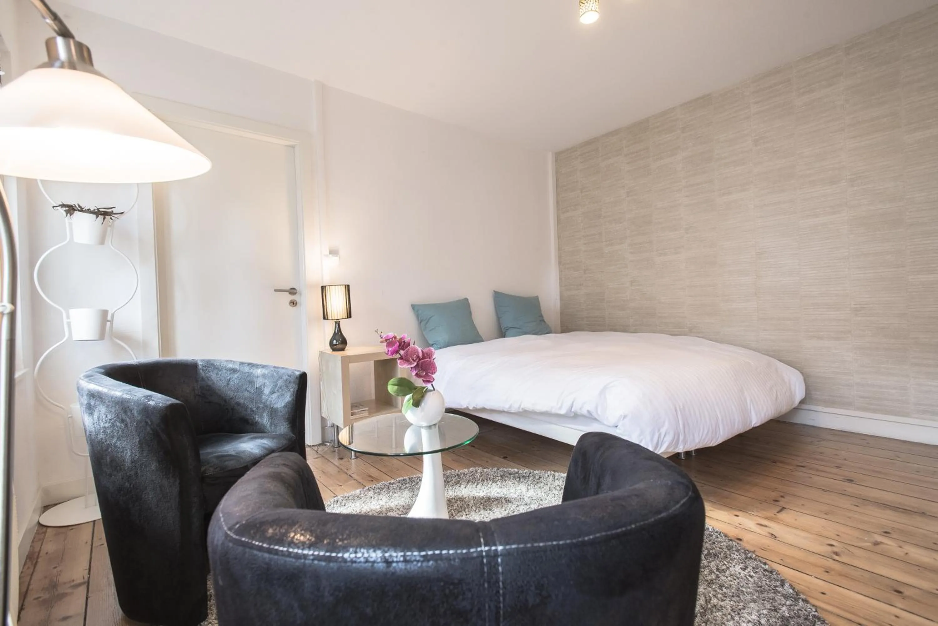 Photo of the whole room, Bed in Appartements Orfèvres Cathédrale