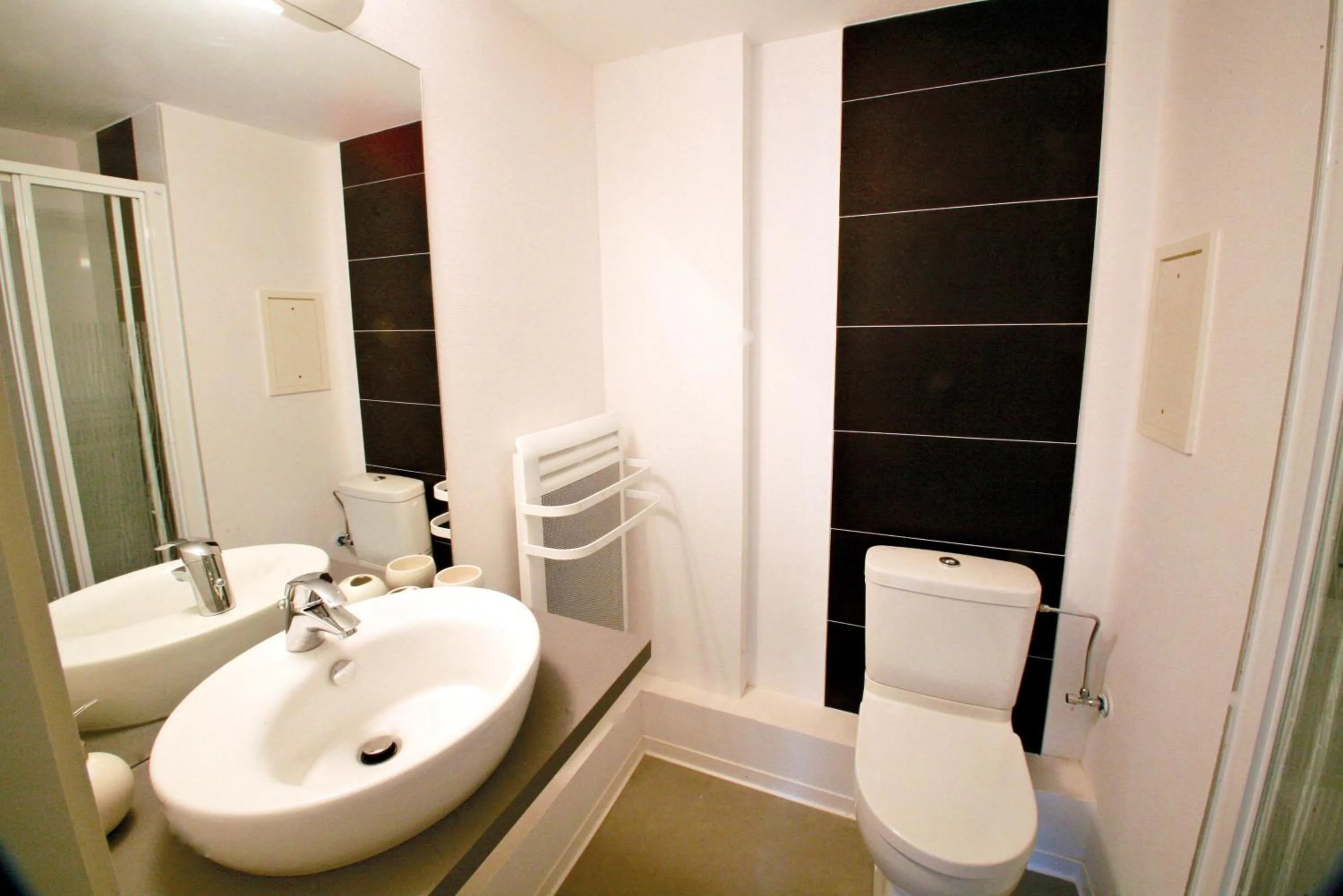 Bathroom in Appartements Orfèvres Cathédrale