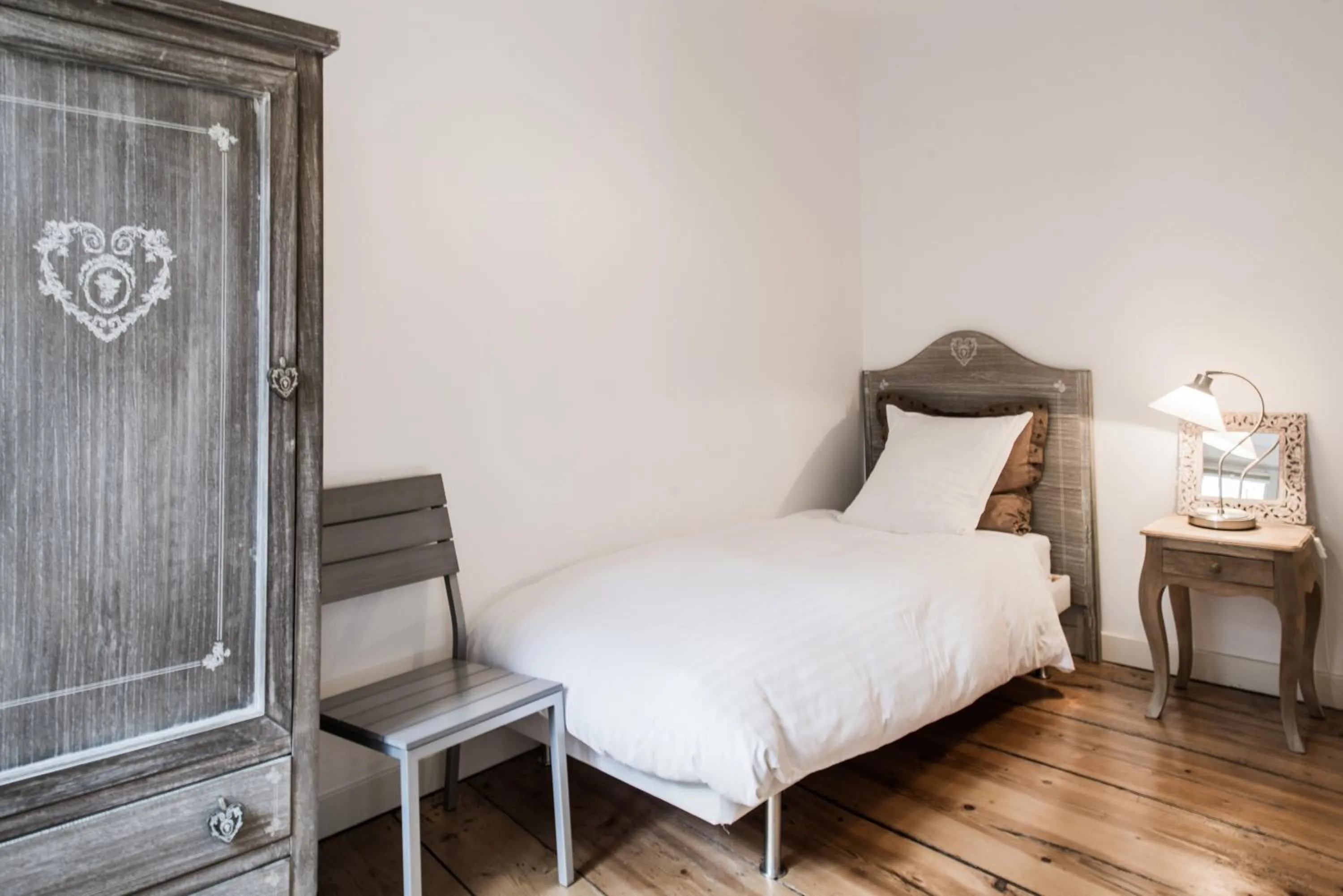 Photo of the whole room, Bed in Appartements Orfèvres Cathédrale