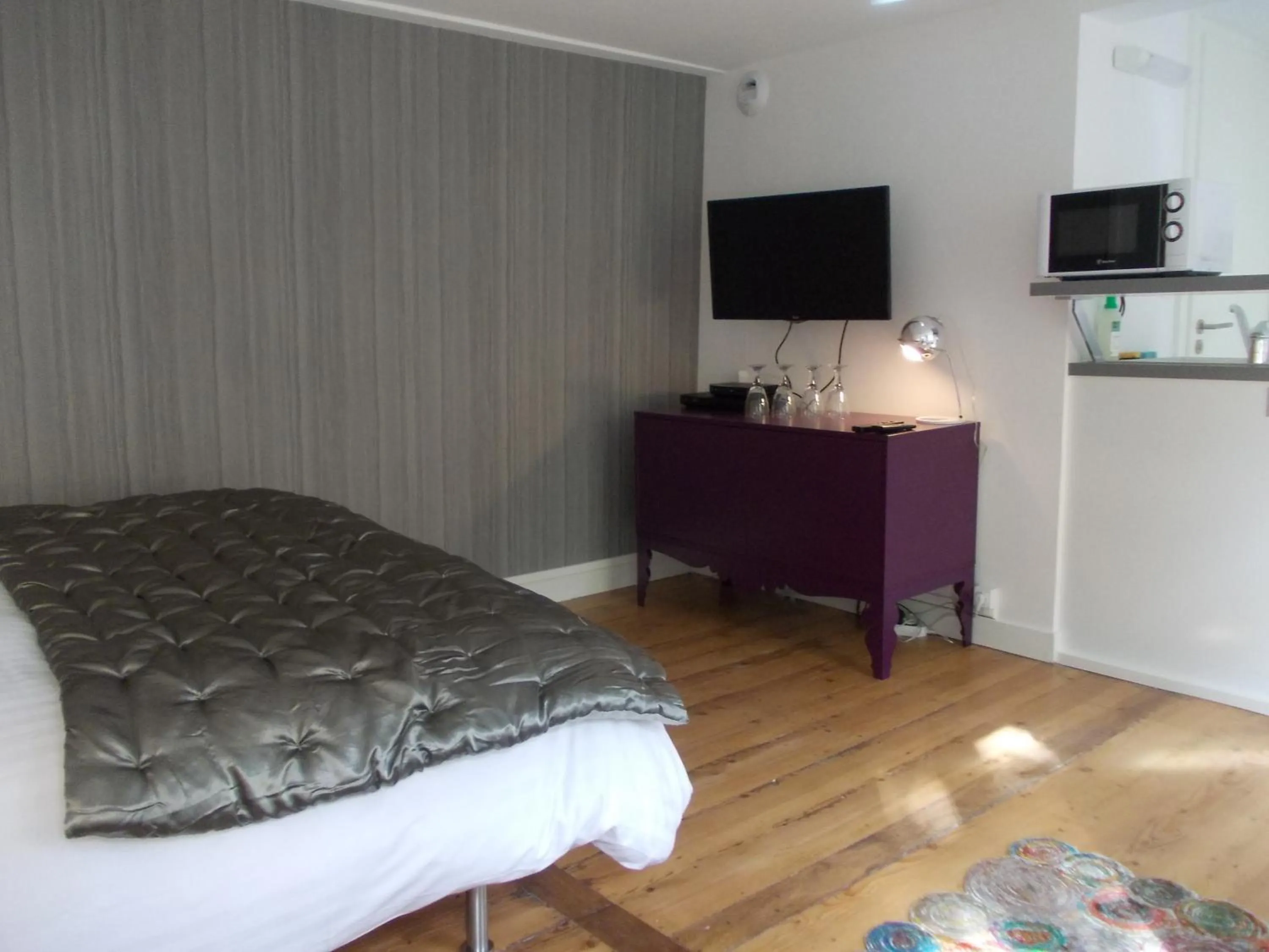 Photo of the whole room, Bed in Appartements Orfèvres Cathédrale