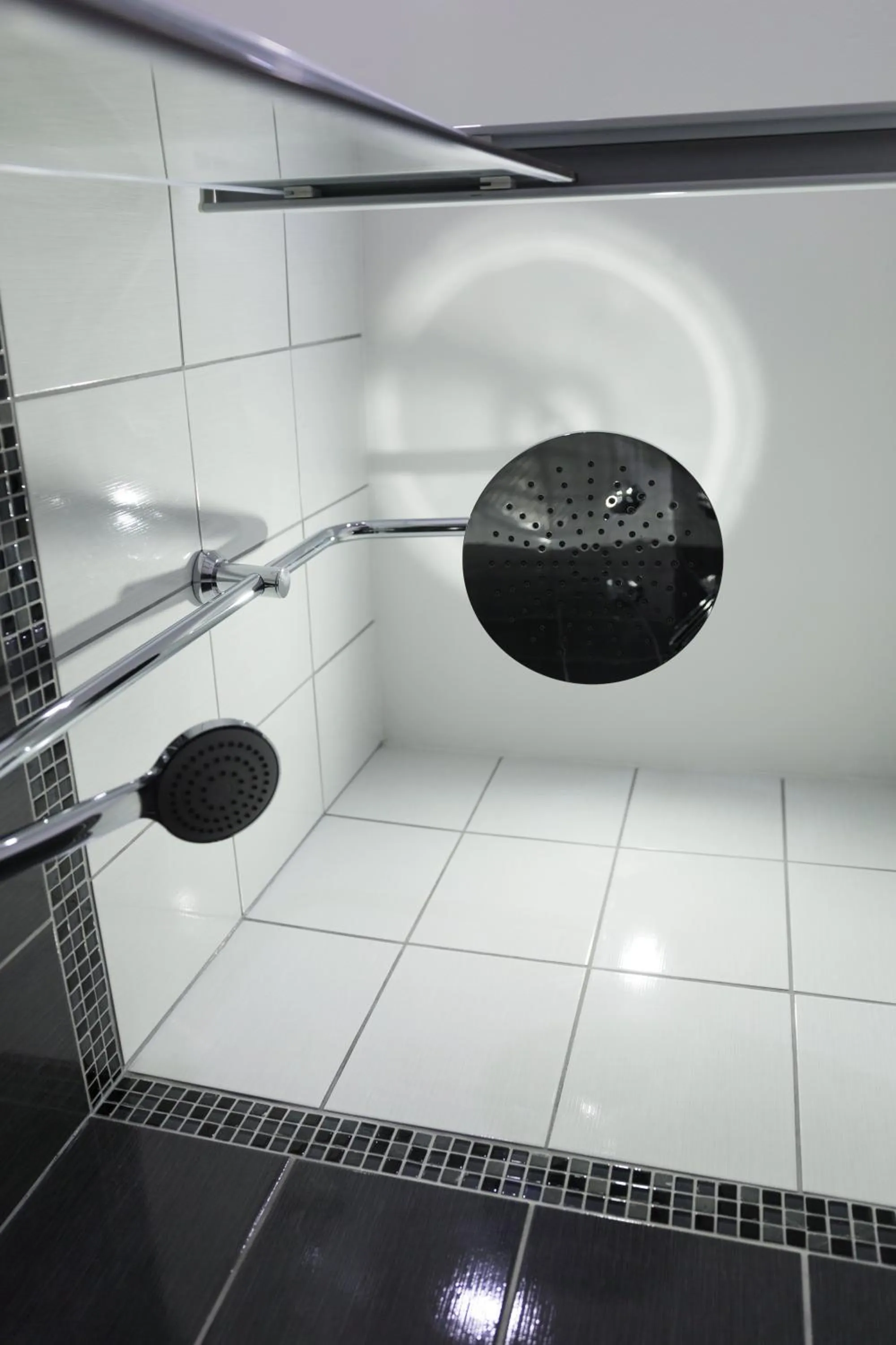 Shower in Appartements Orfèvres Cathédrale