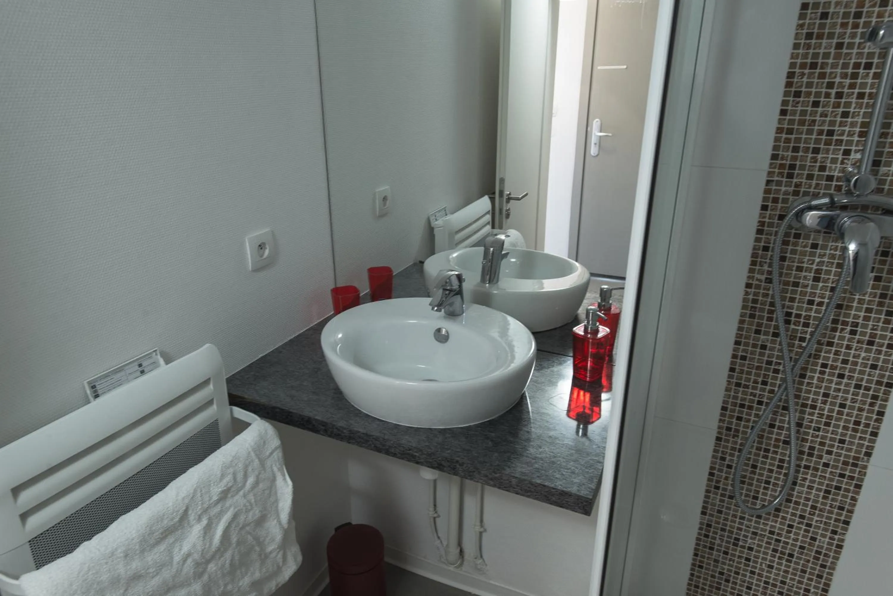 Bathroom in Appartements Orfèvres Cathédrale