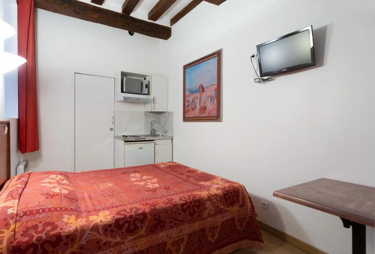 Photo of the whole room, Bed in Résidence de Bourgogne