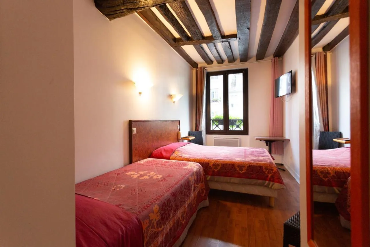 Photo of the whole room, Bed in Résidence de Bourgogne