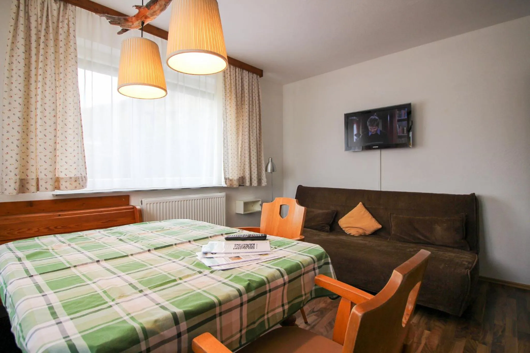 Seating area, Bed in Haus Kinspergher