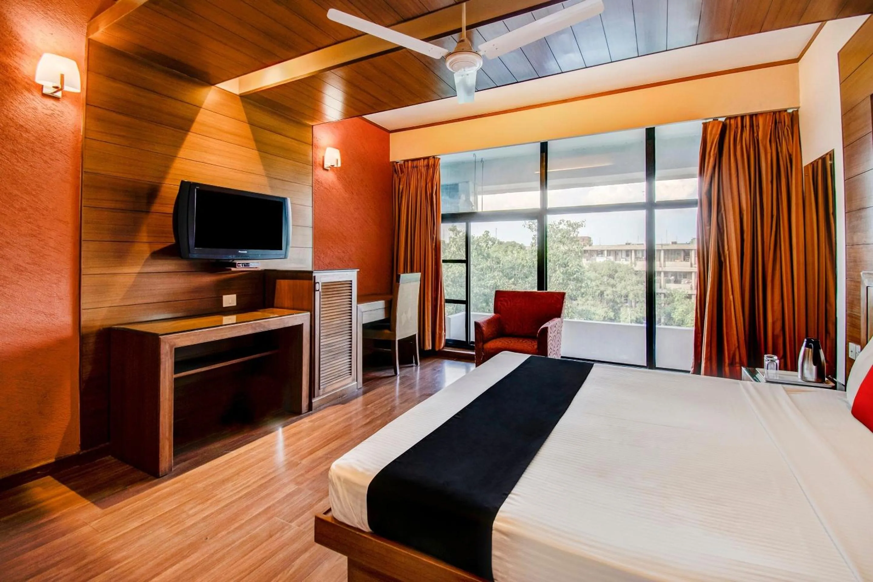 Bedroom in Capital O Broadway