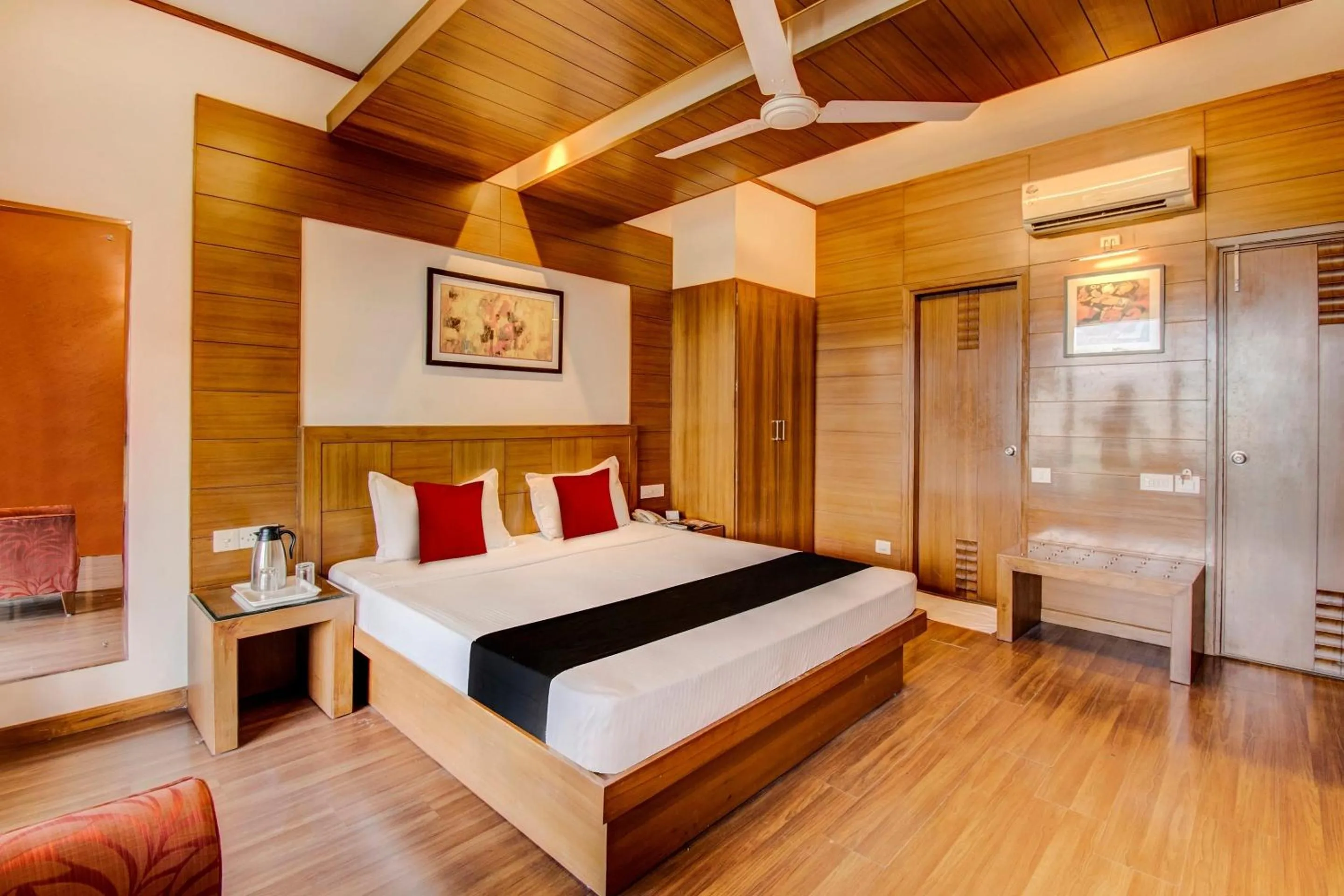 Bedroom in Capital O Broadway