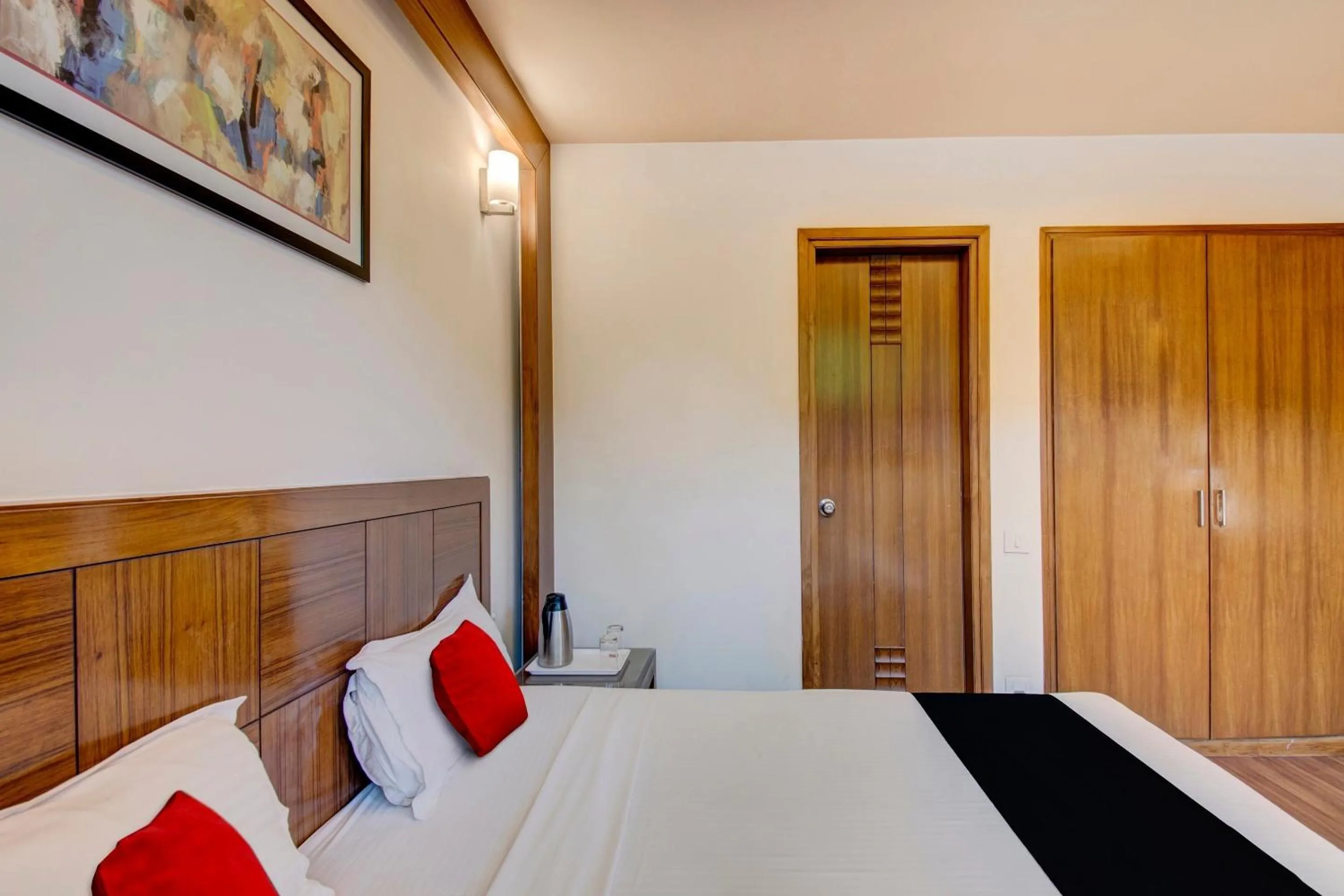 Bedroom in Capital O Broadway