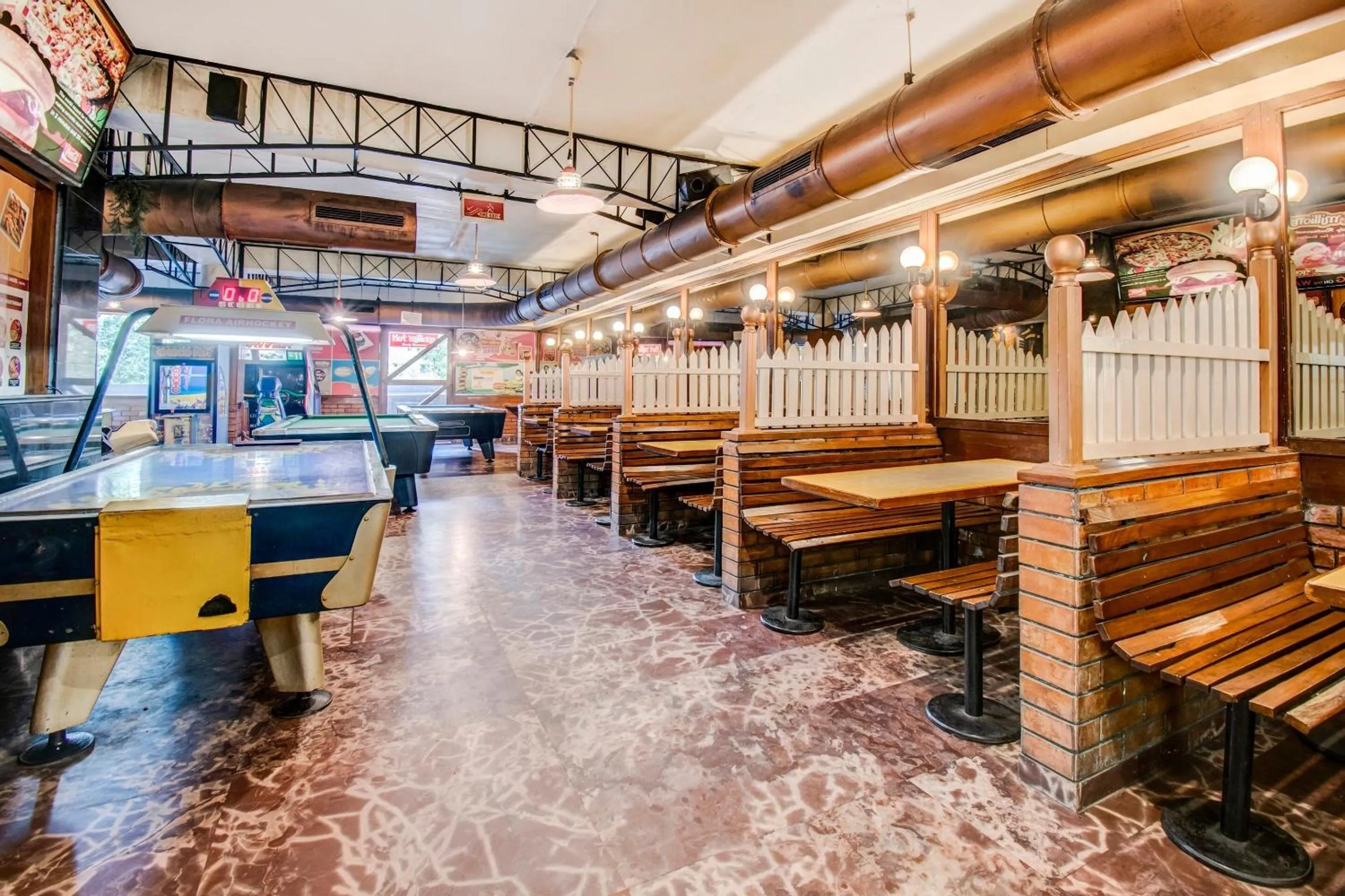 Restaurant/places to eat in Capital O Broadway