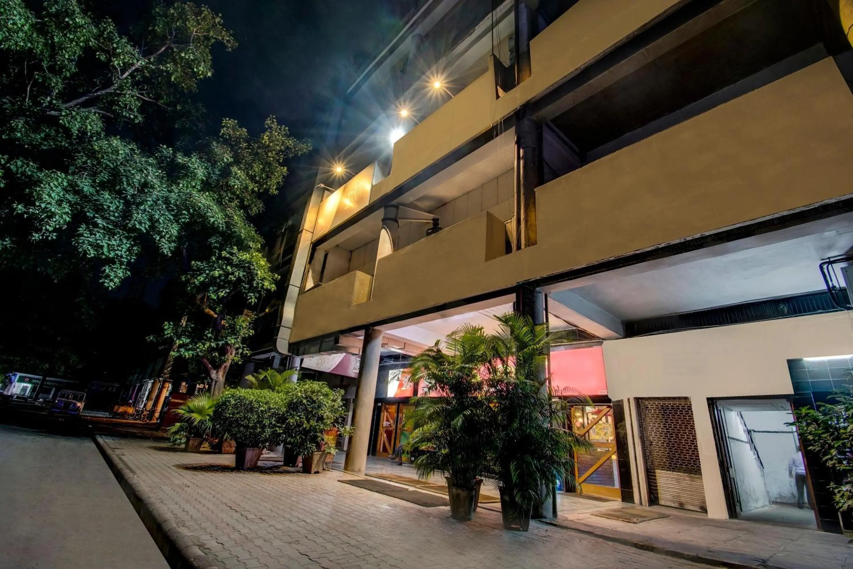 Facade/entrance in Capital O Broadway